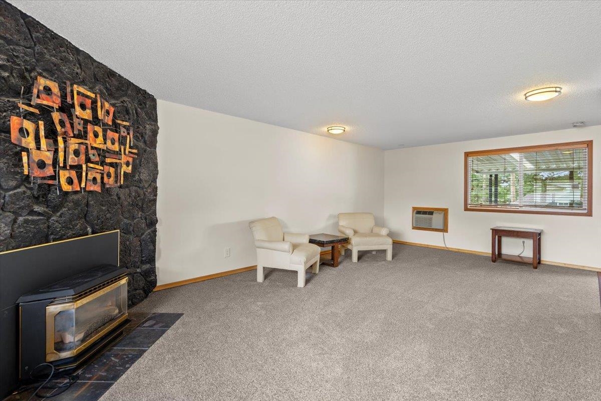 7424 N Lidgerwood St - Photo 3
