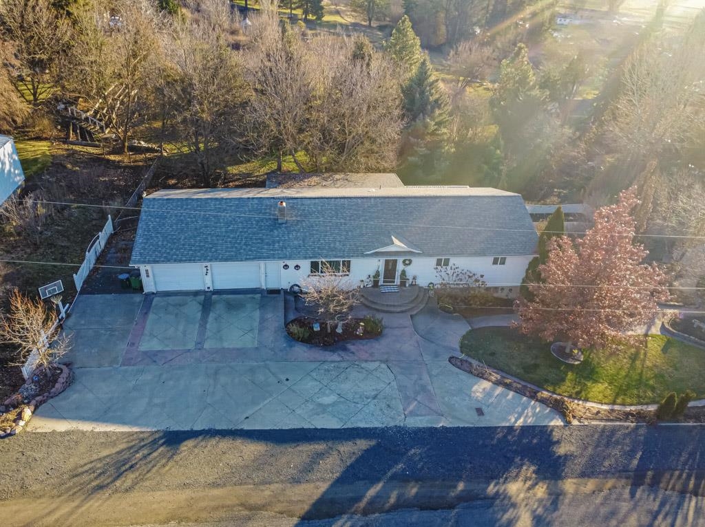 314 E 9th St - Photo 2