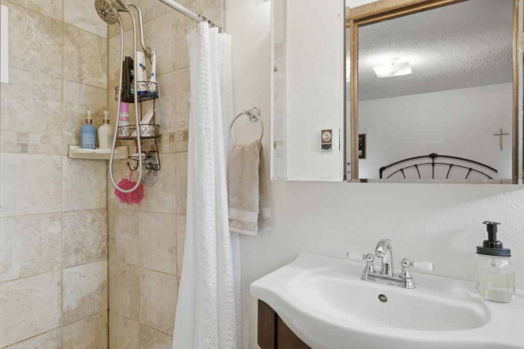 314 E 9th St - Photo 25