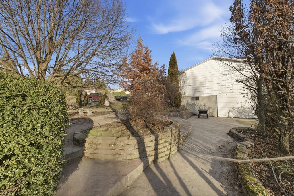 314 E 9th St - Photo 27