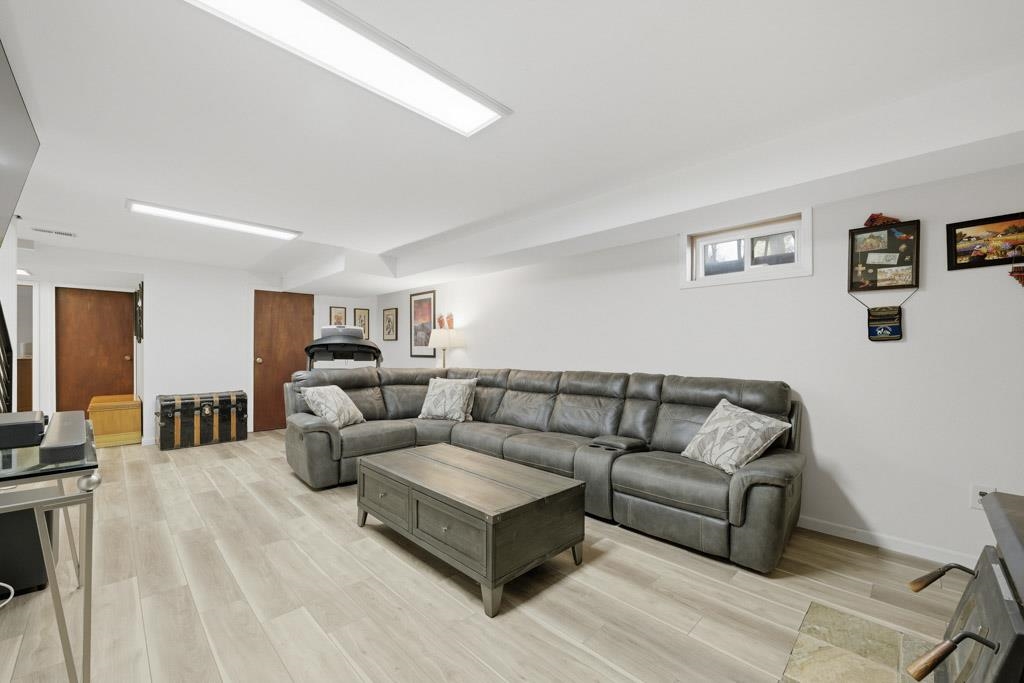 314 E 9th St - Photo 17