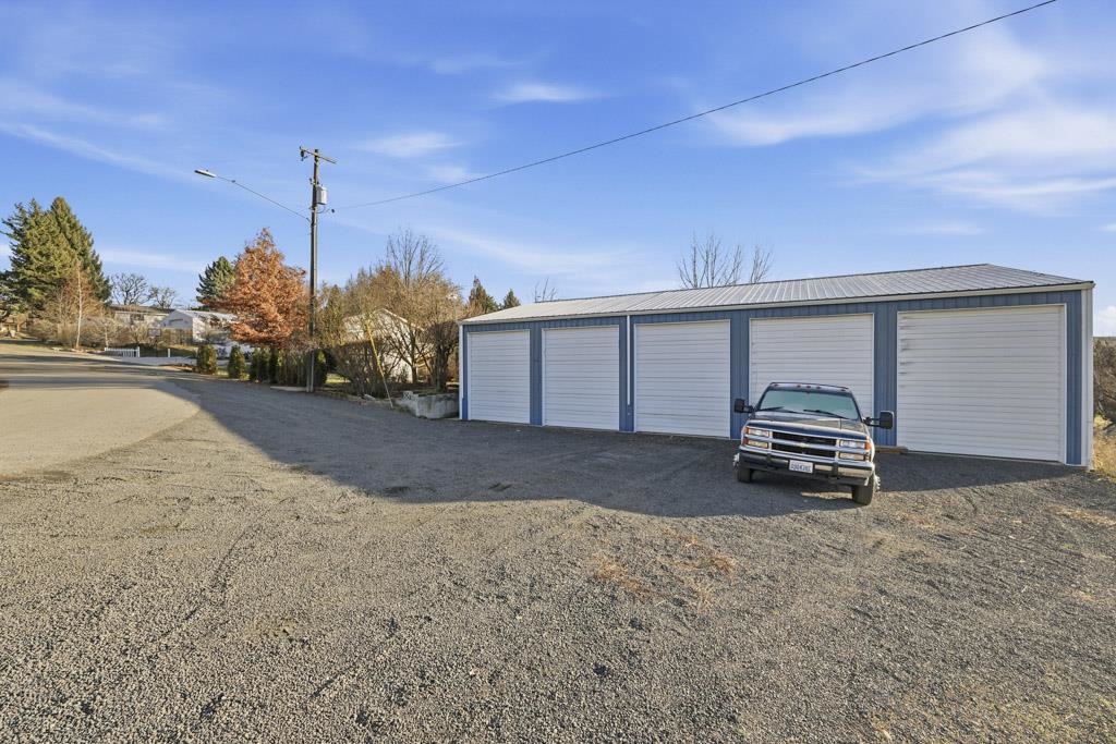 314 E 9th St - Photo 33