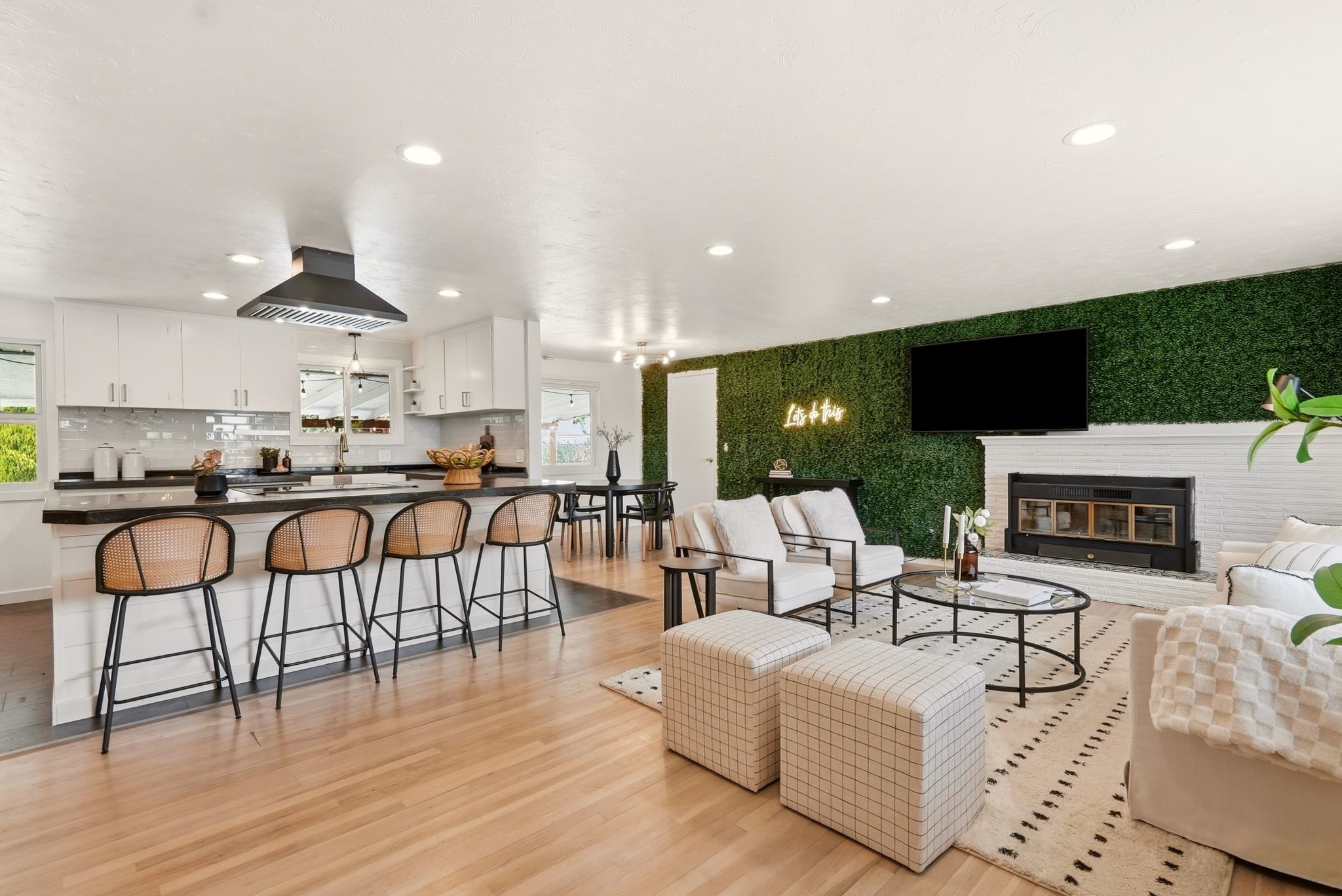 2716 W BEACON St - Photo 2