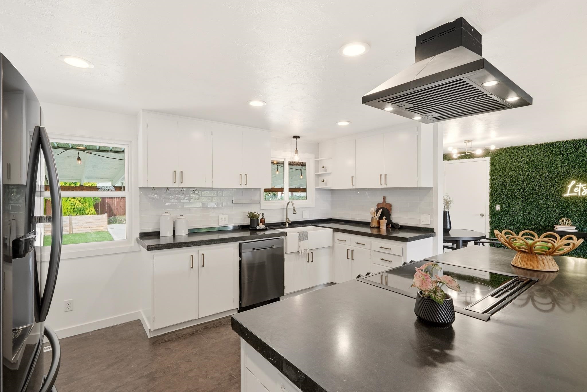 2716 W BEACON St - Photo 4