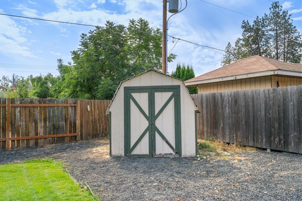 10816 E 31st Ave - Photo 30