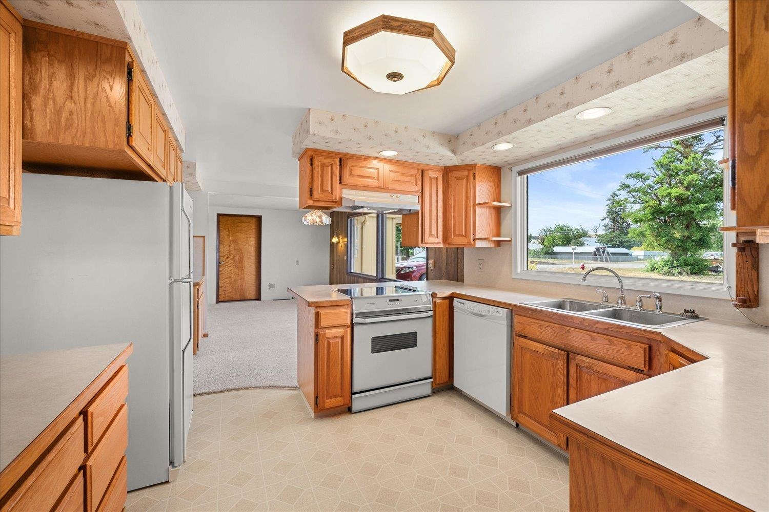 517 W 4th St - Photo 7