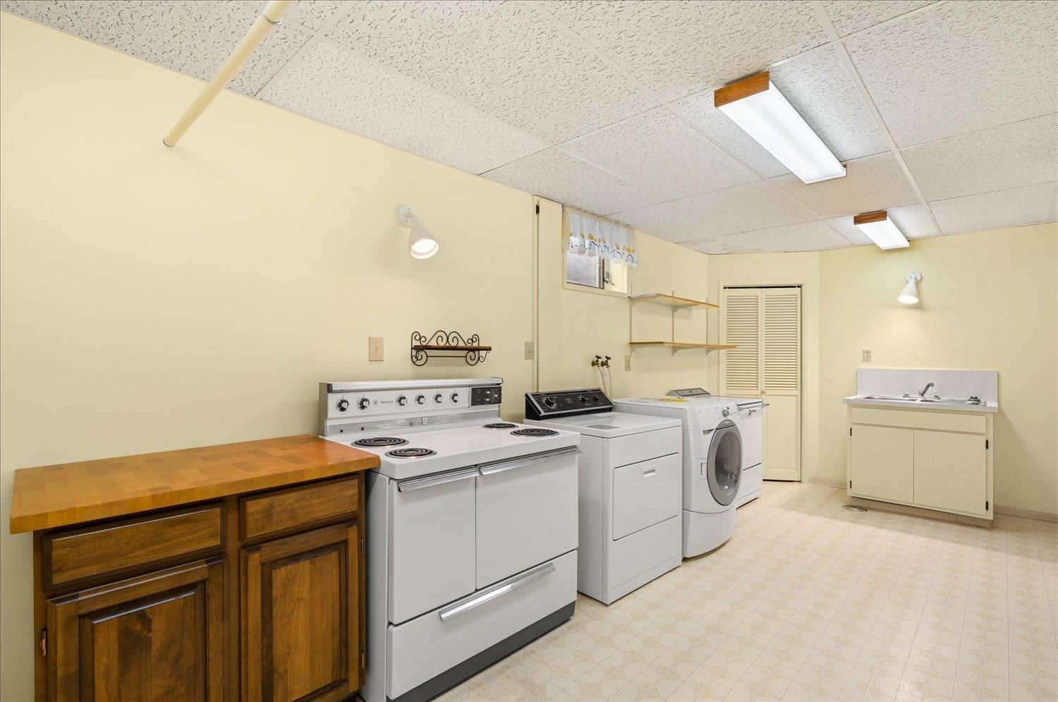 517 W 4th St - Photo 23