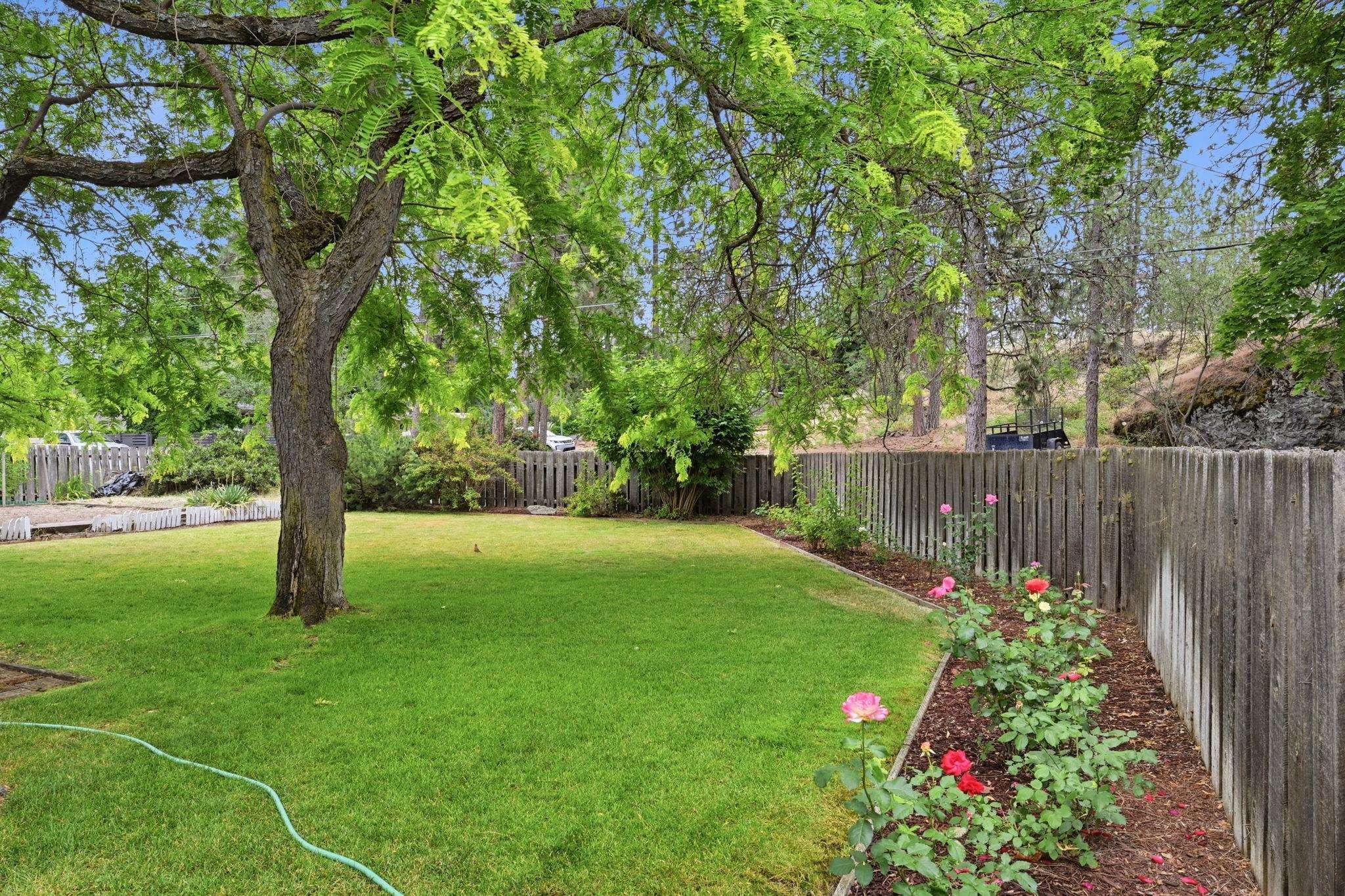 2306 E 37th Ave - Photo 2