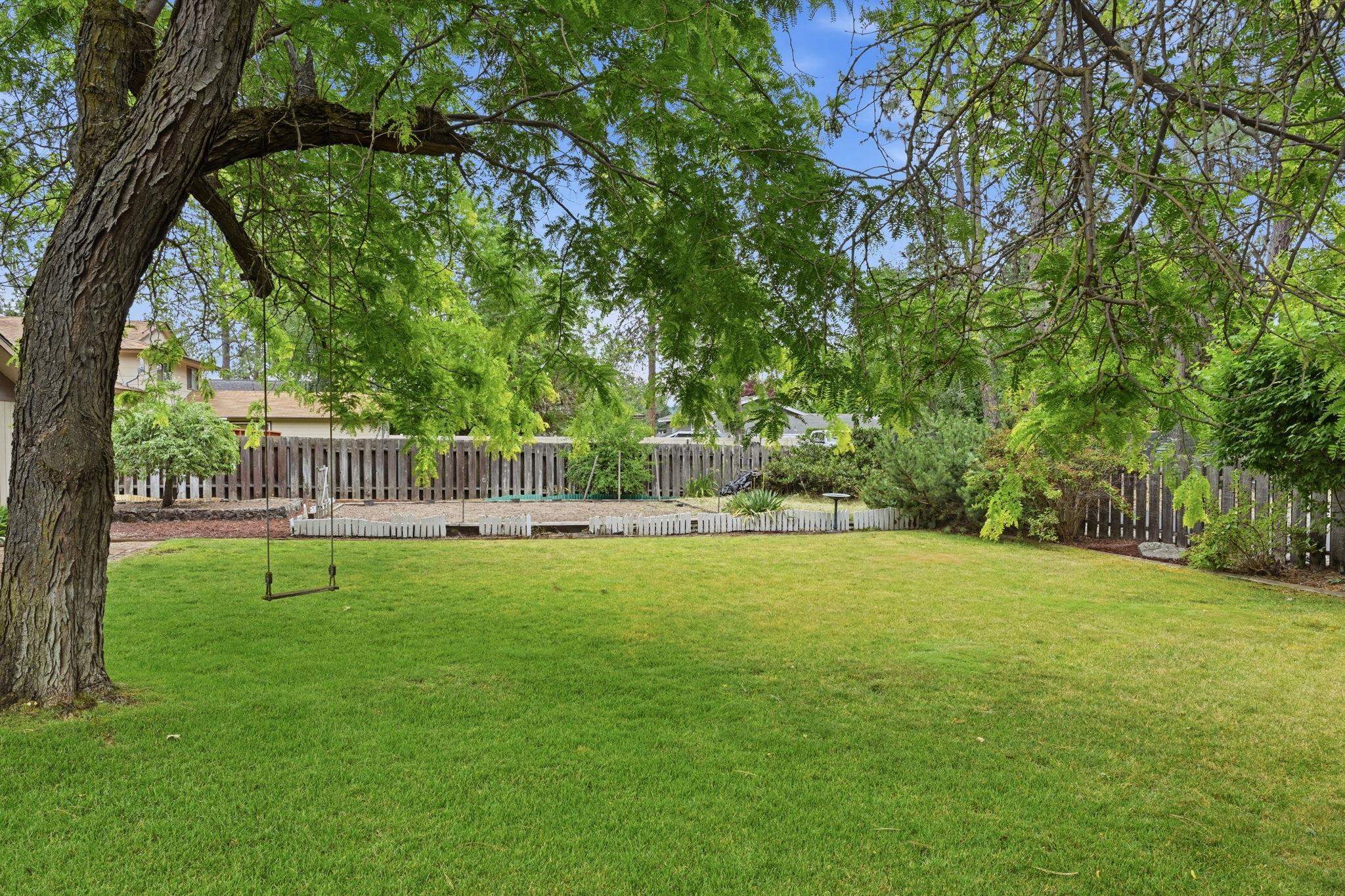 2306 E 37th Ave - Photo 3