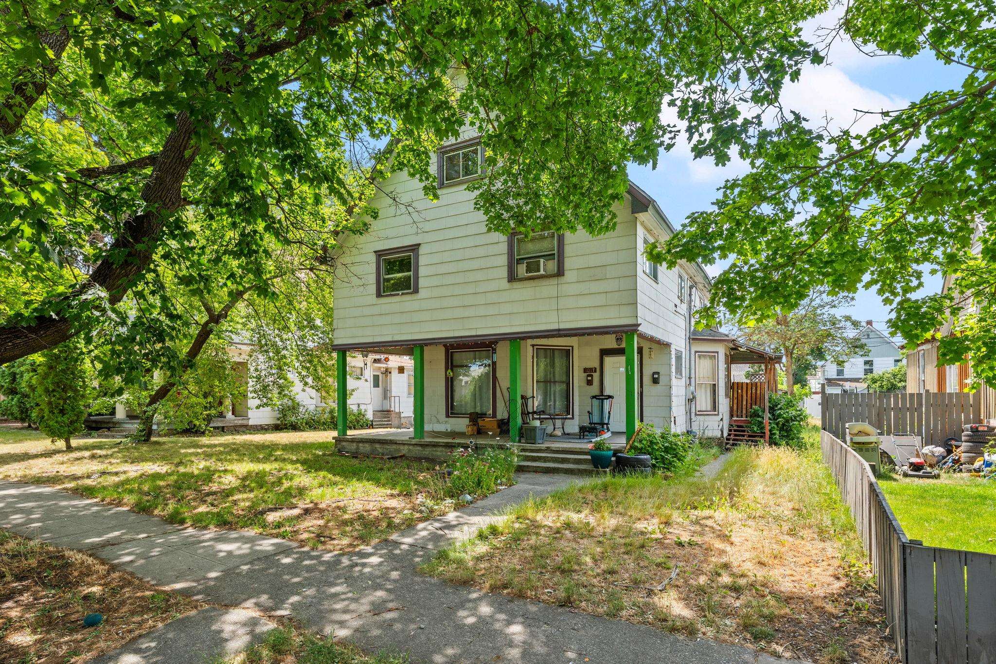 1017 W Augusta Ave - Photo 1
