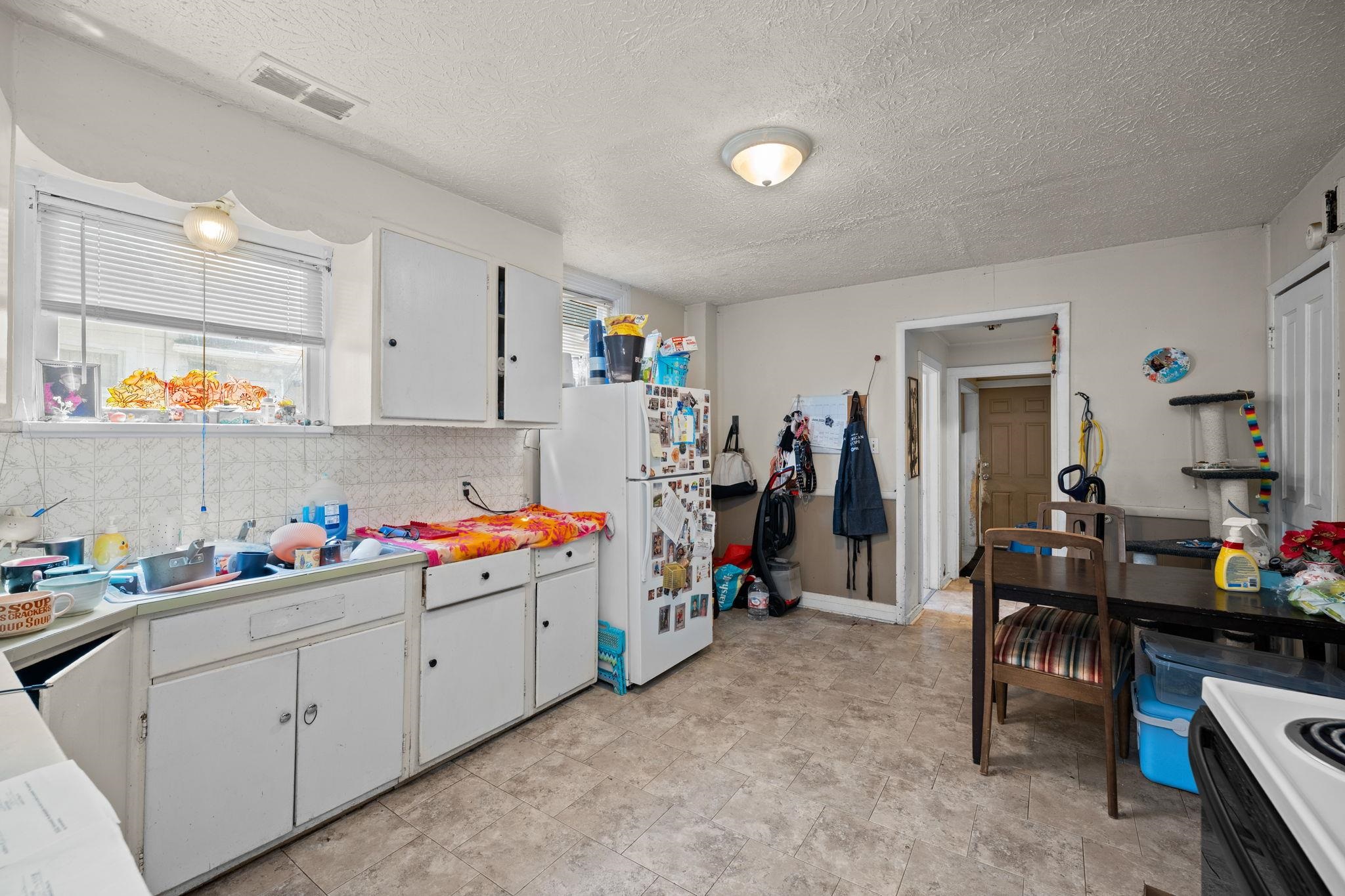1017 W Augusta Ave - Photo 4