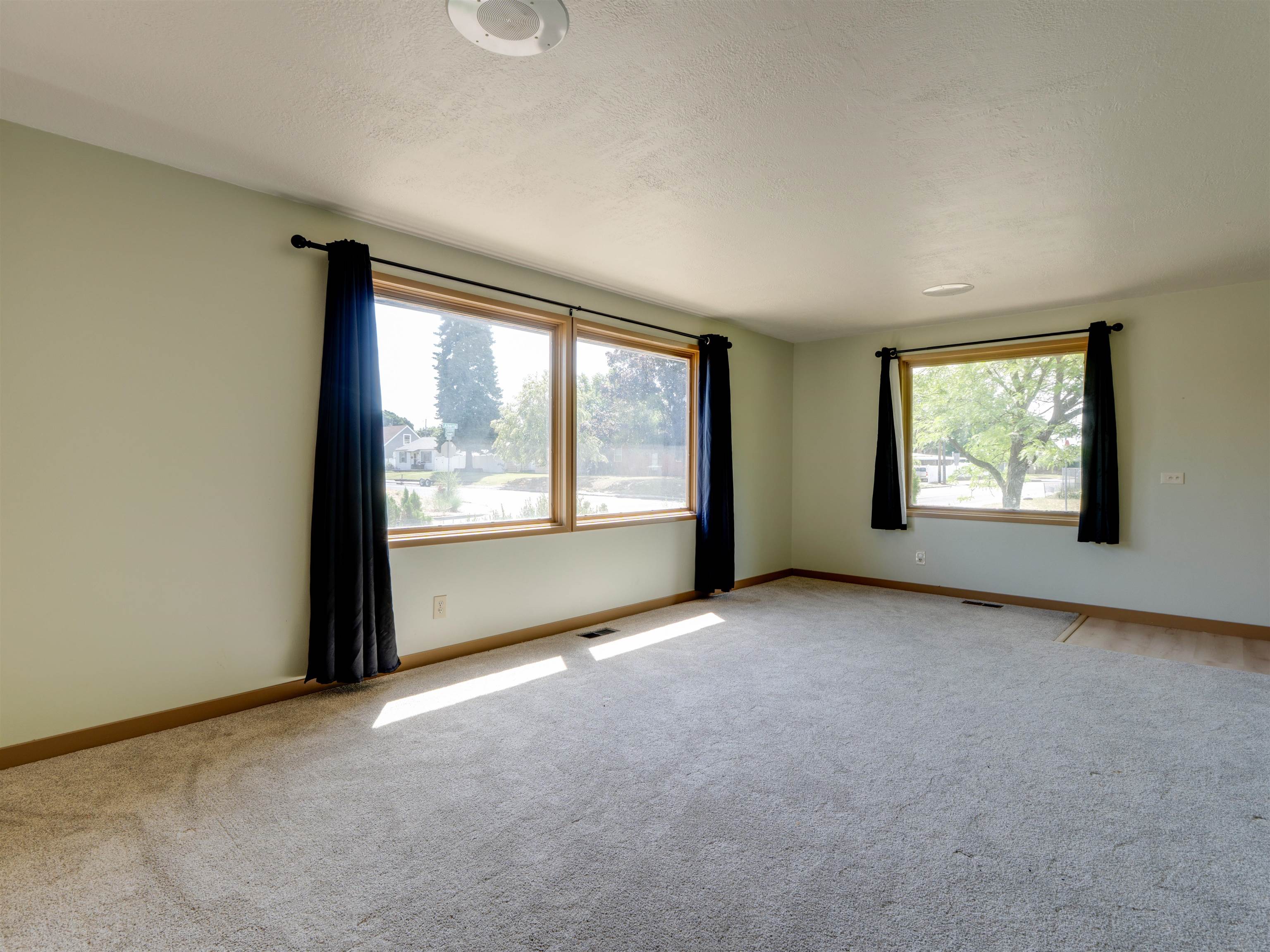 2604 W Crown Ave - Photo 5