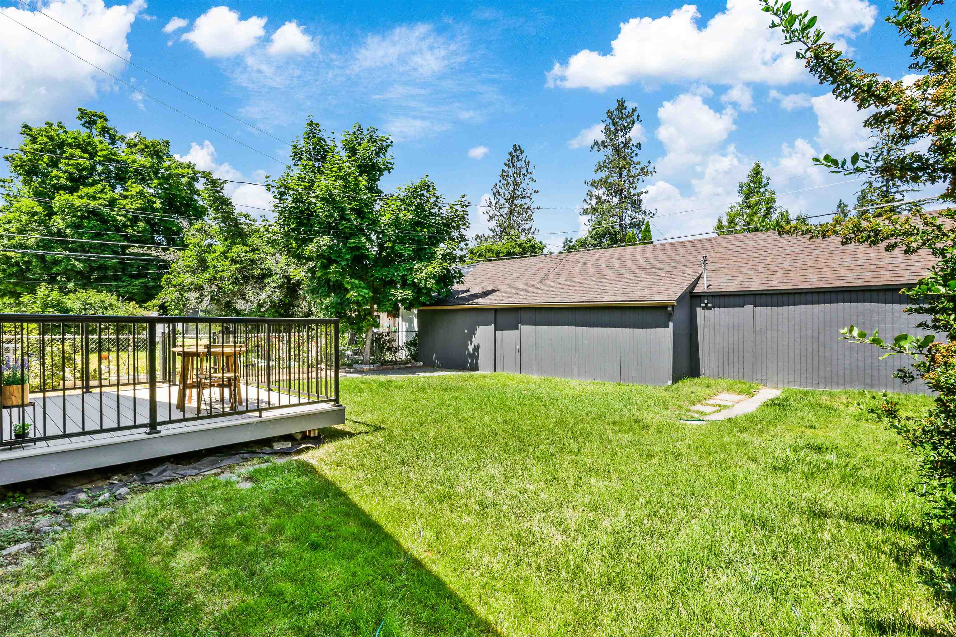 1007 E 40 Ave - Photo 2