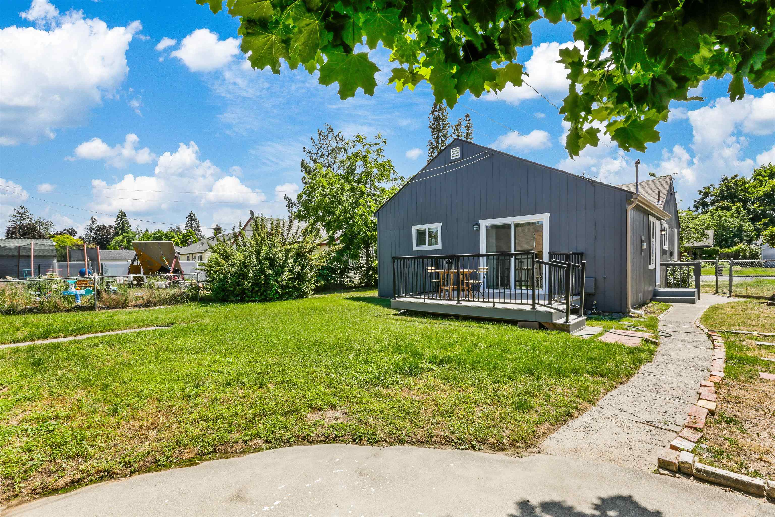1007 E 40 Ave - Photo 4