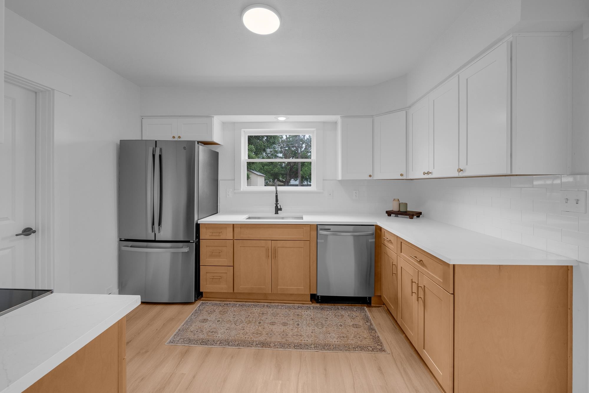 2433 E CENTRAL Ave - Photo 3