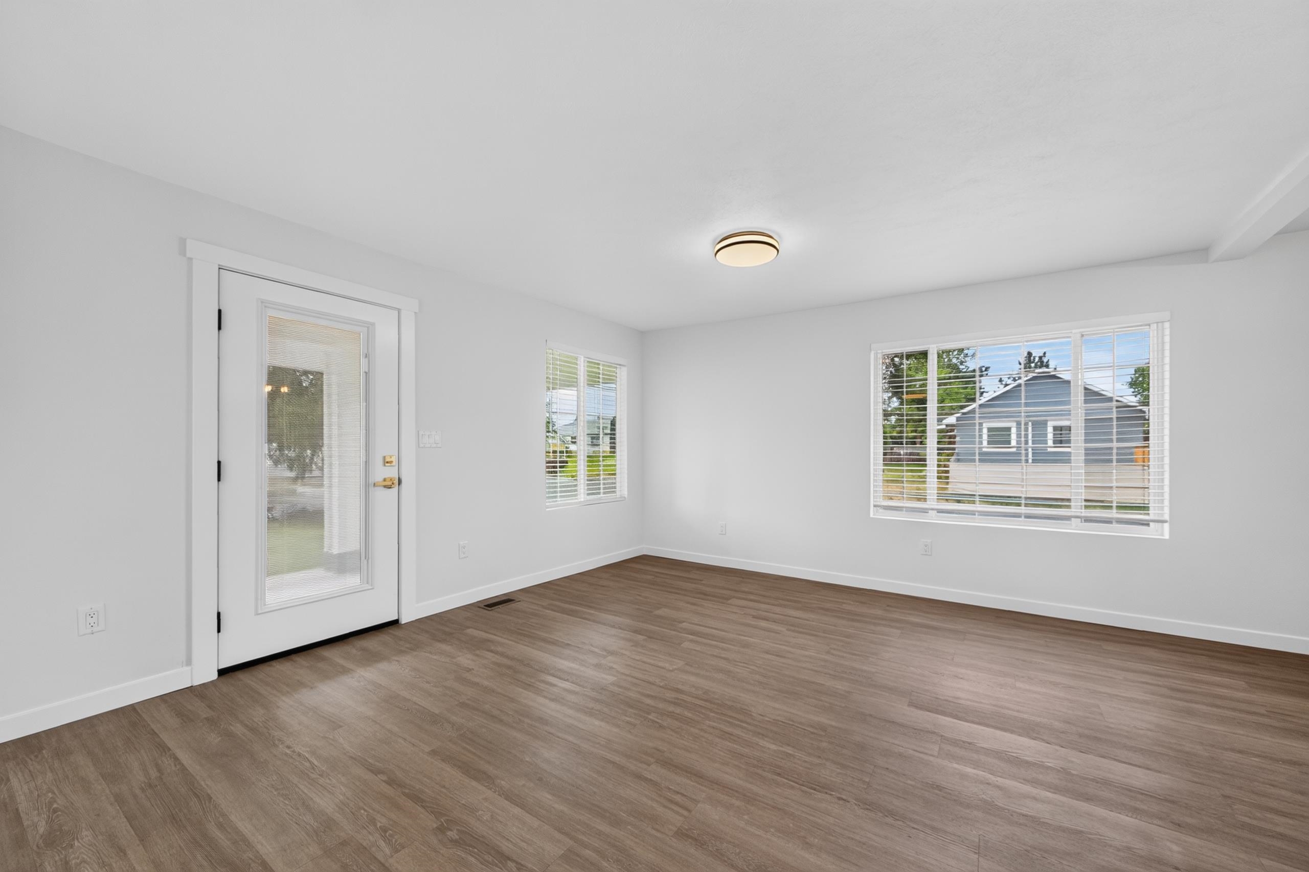 5028 N WASHINGTON St - Photo 4
