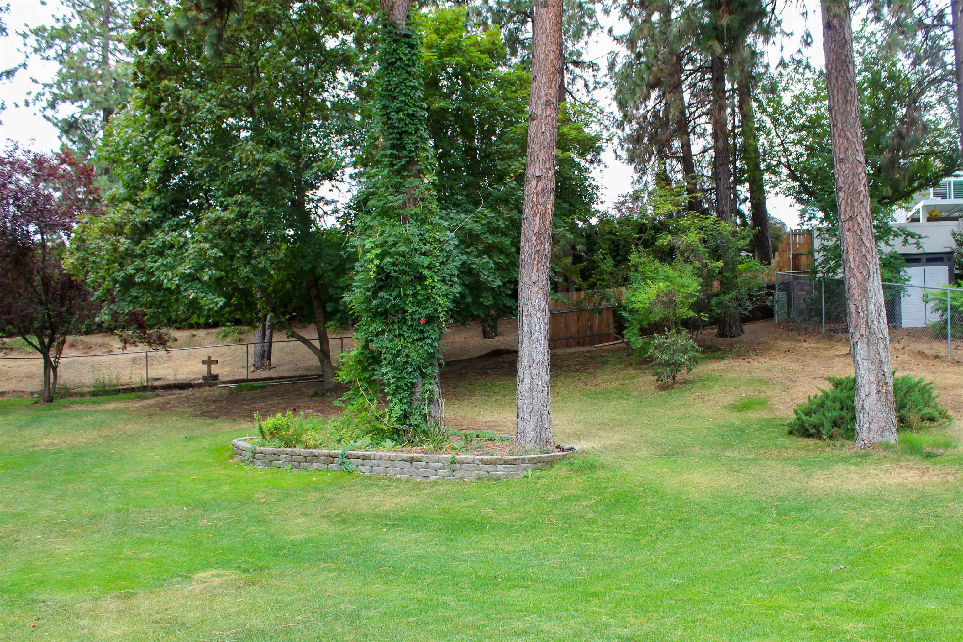 8311 N Greenwood Ct - Photo 10