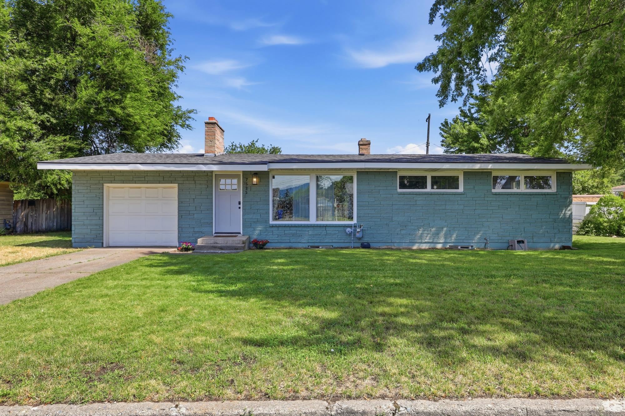 7525 E Baldwin Ave - Photo 1