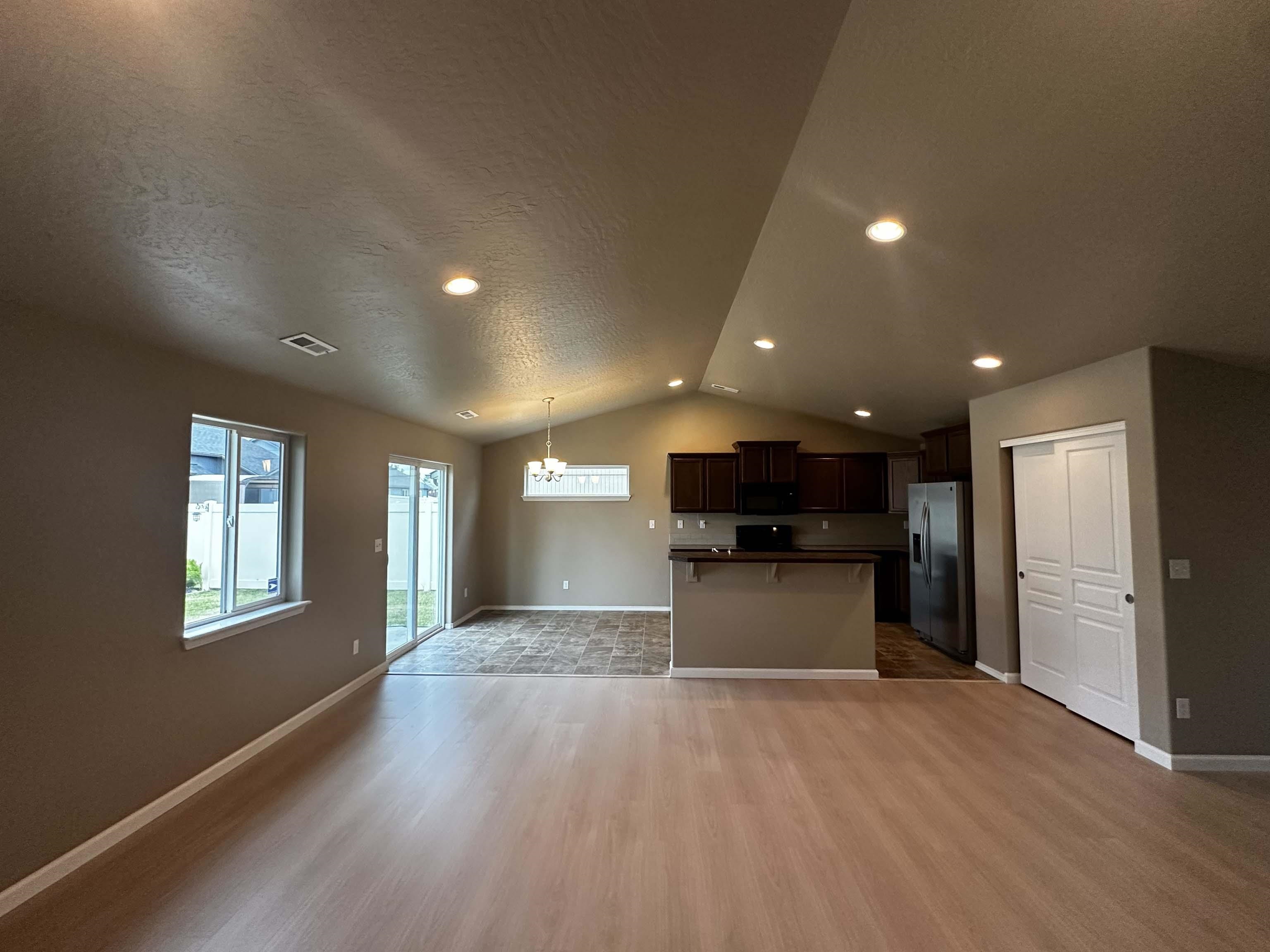 19013 E Mountain View Ave - Photo 5