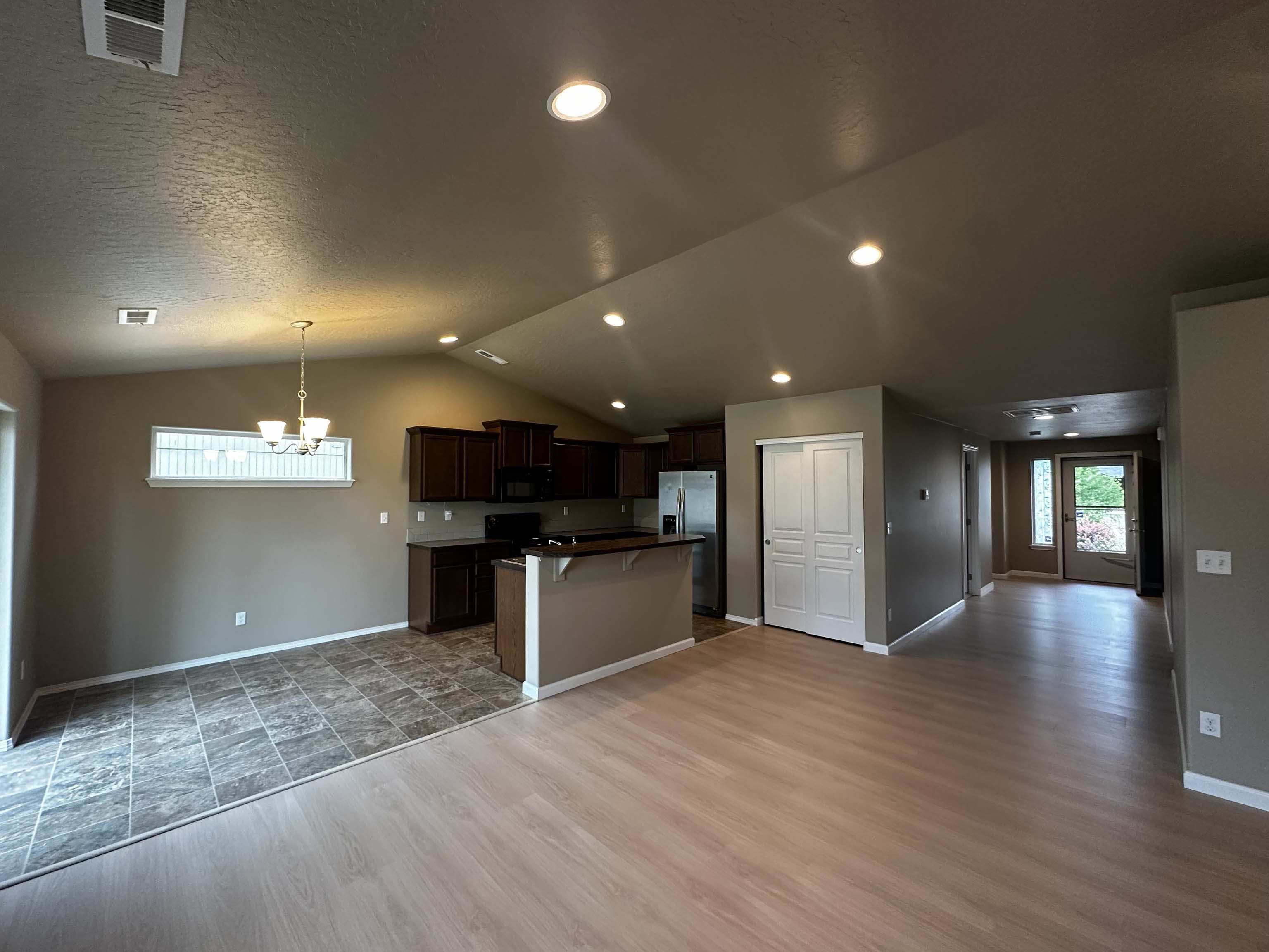 19013 E Mountain View Ave - Photo 3