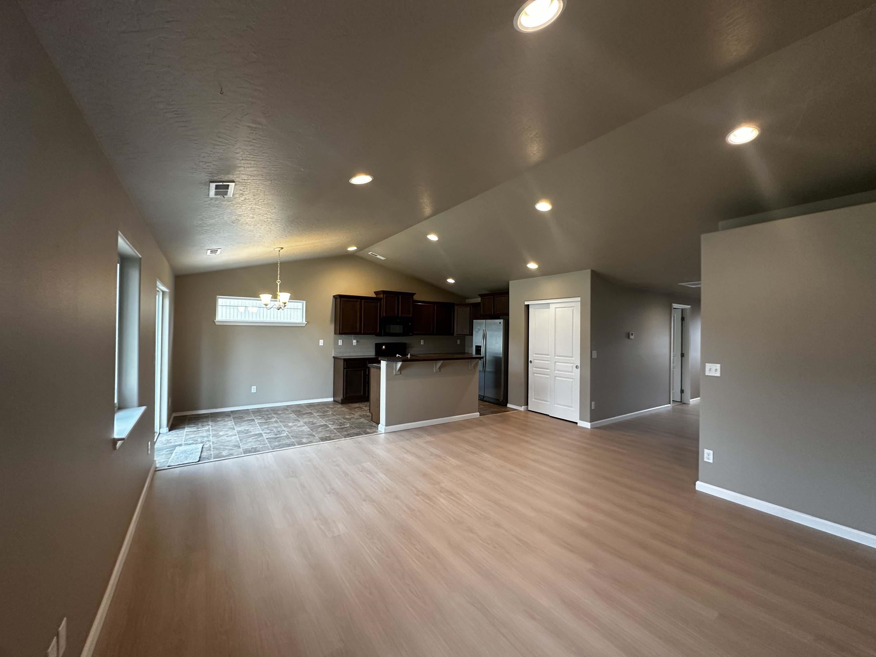 19013 E Mountain View Ave - Photo 4
