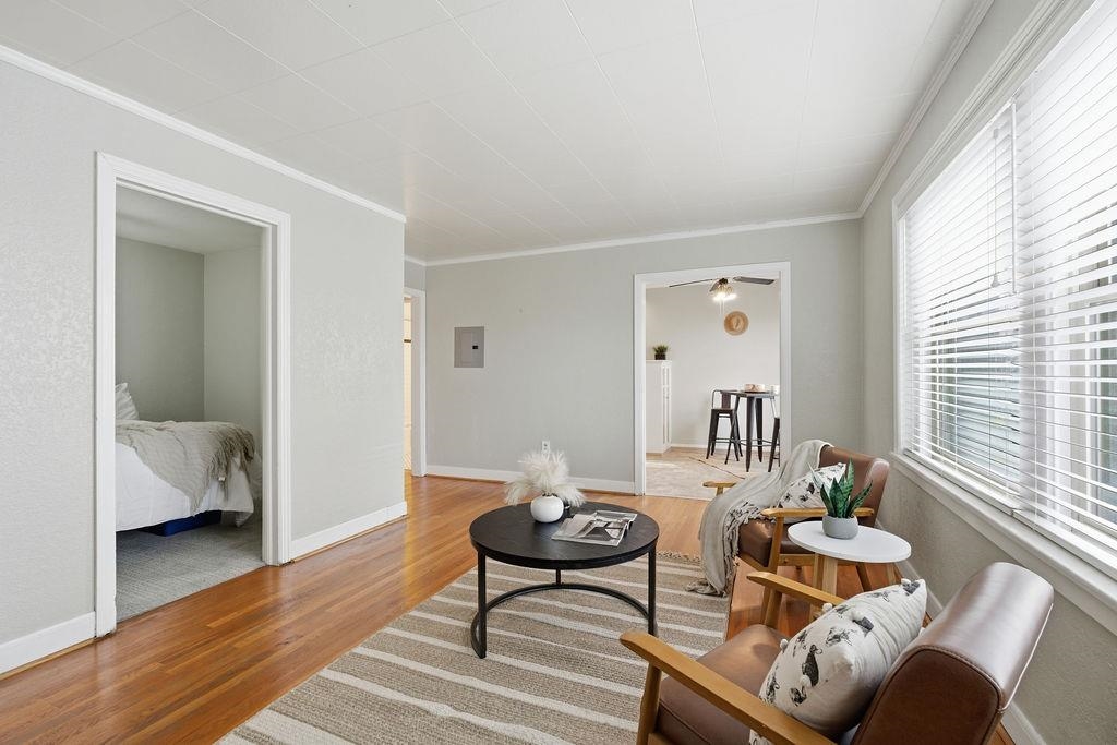704 W 6th Ave - Photo 5