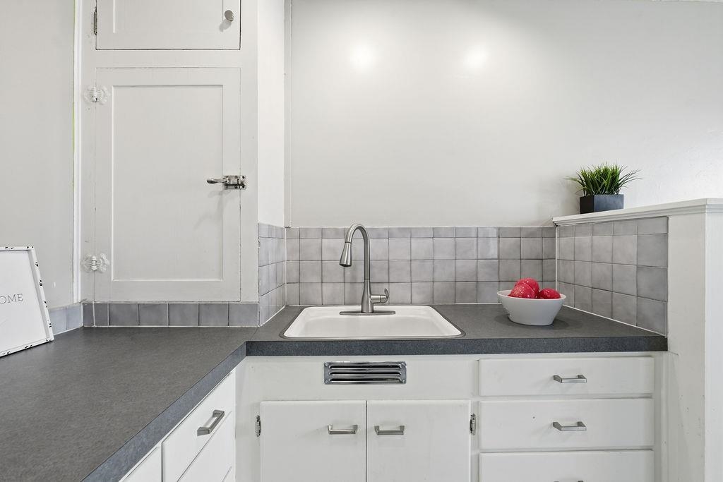 704 W 6th Ave - Photo 13