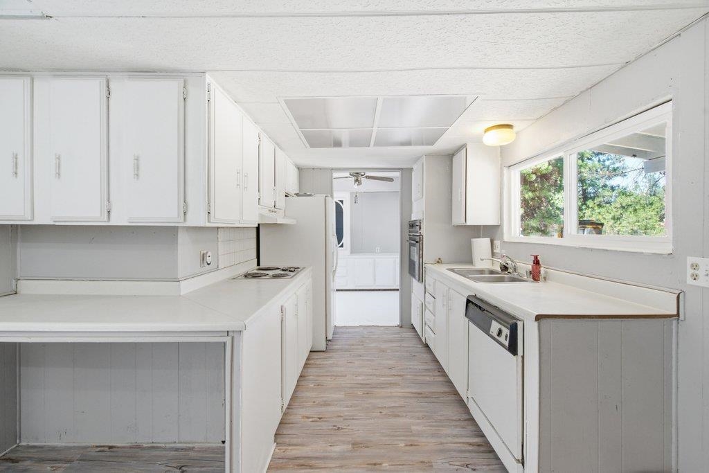 7754 Samuel St - Photo 11
