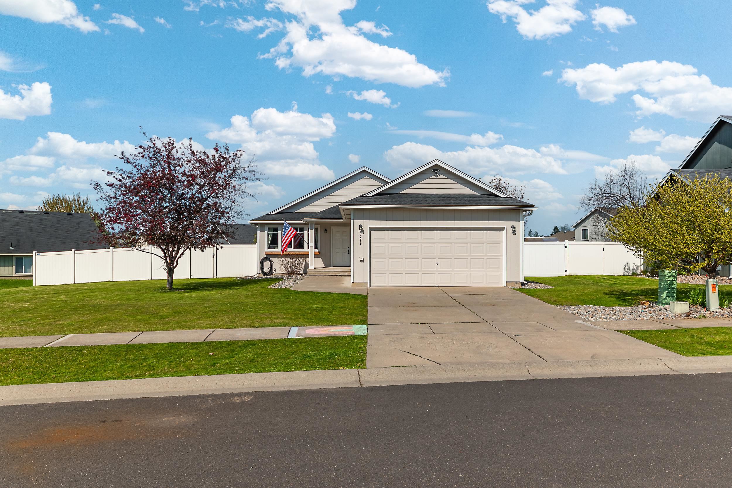1613 E 2nd St - Photo 12