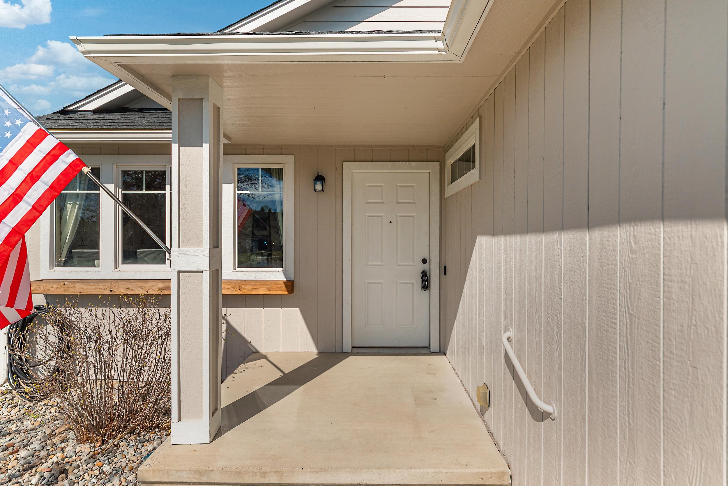 1613 E 2nd St - Photo 14