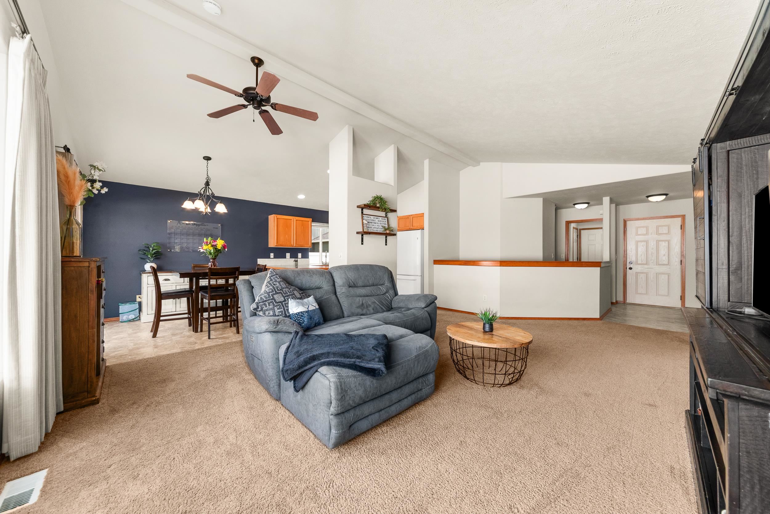 1613 E 2nd St - Photo 16
