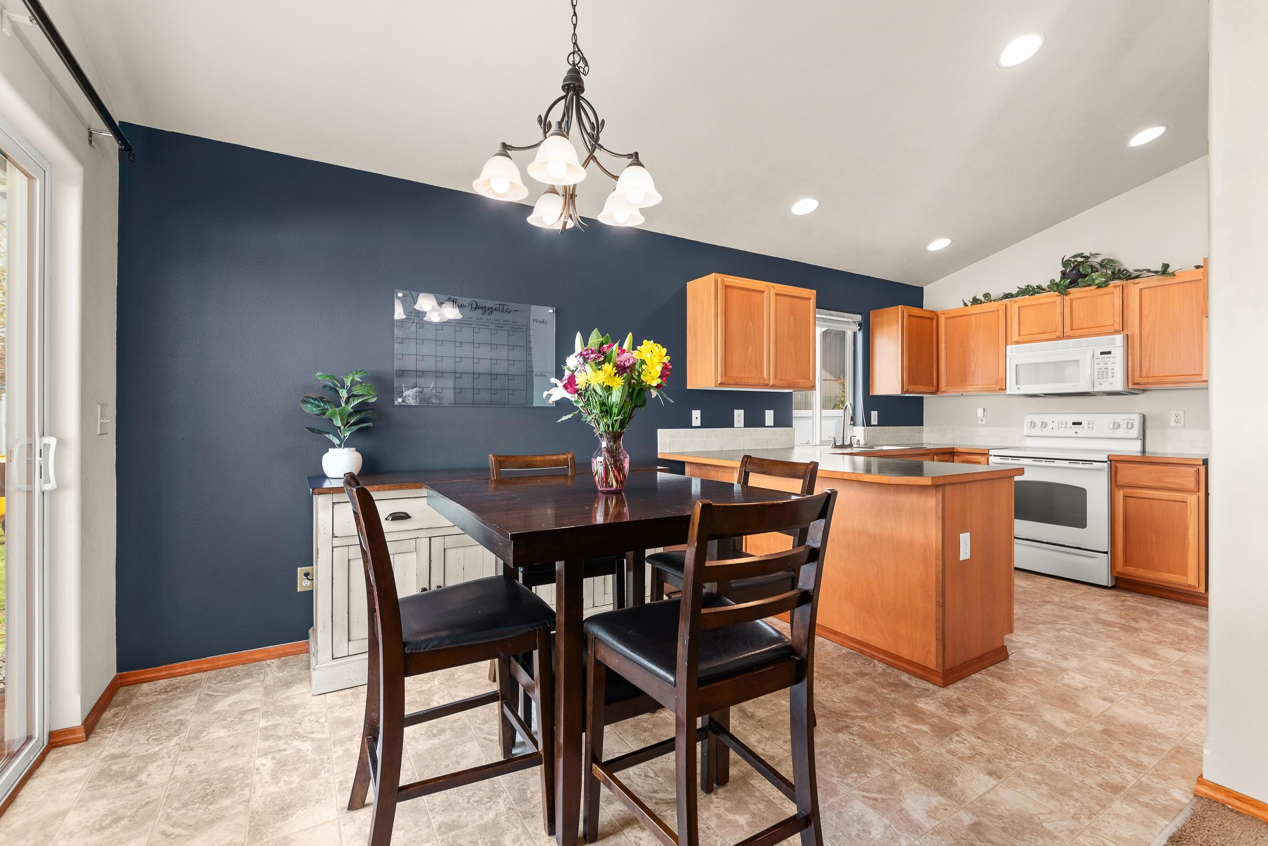 1613 E 2nd St - Photo 18