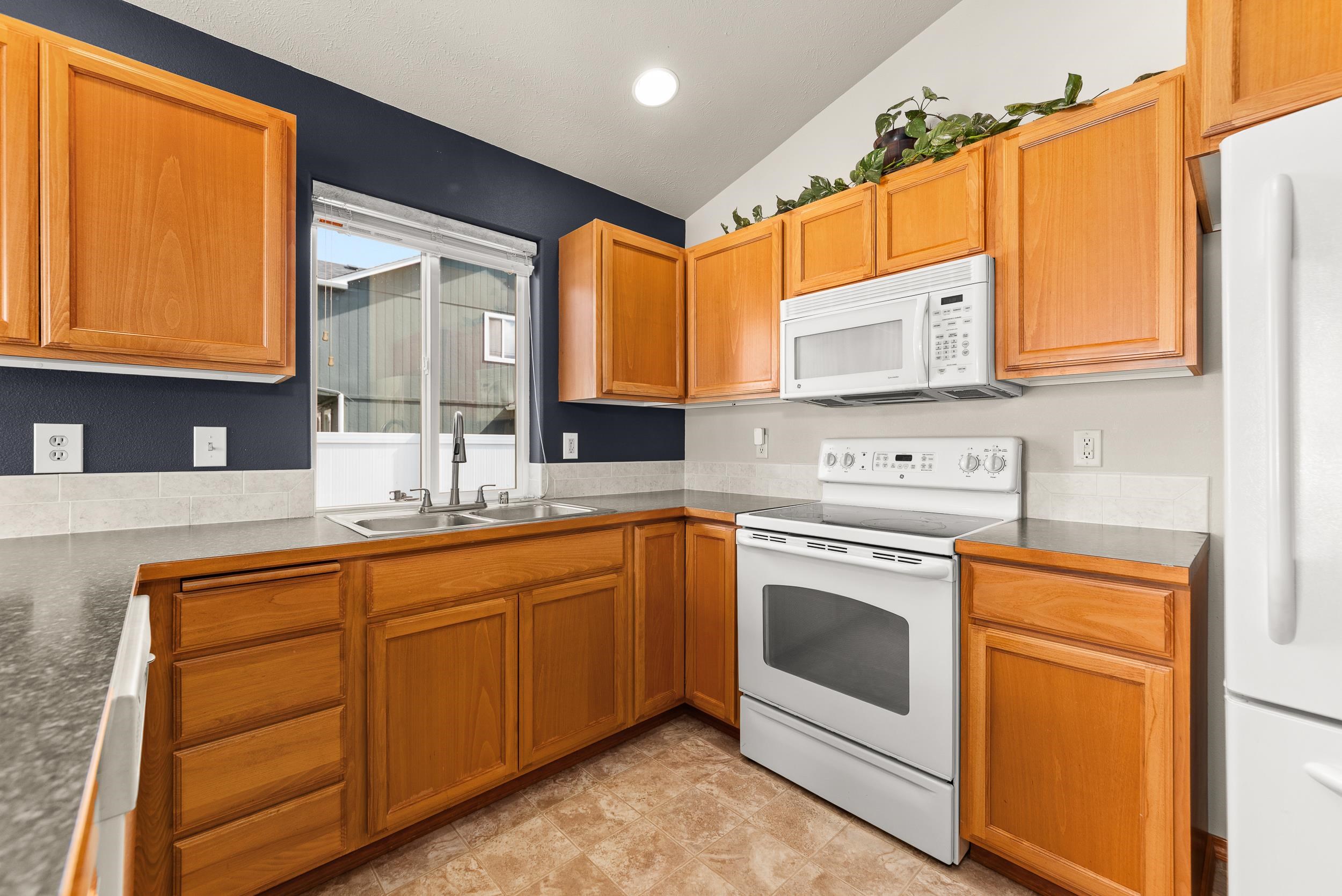 1613 E 2nd St - Photo 21