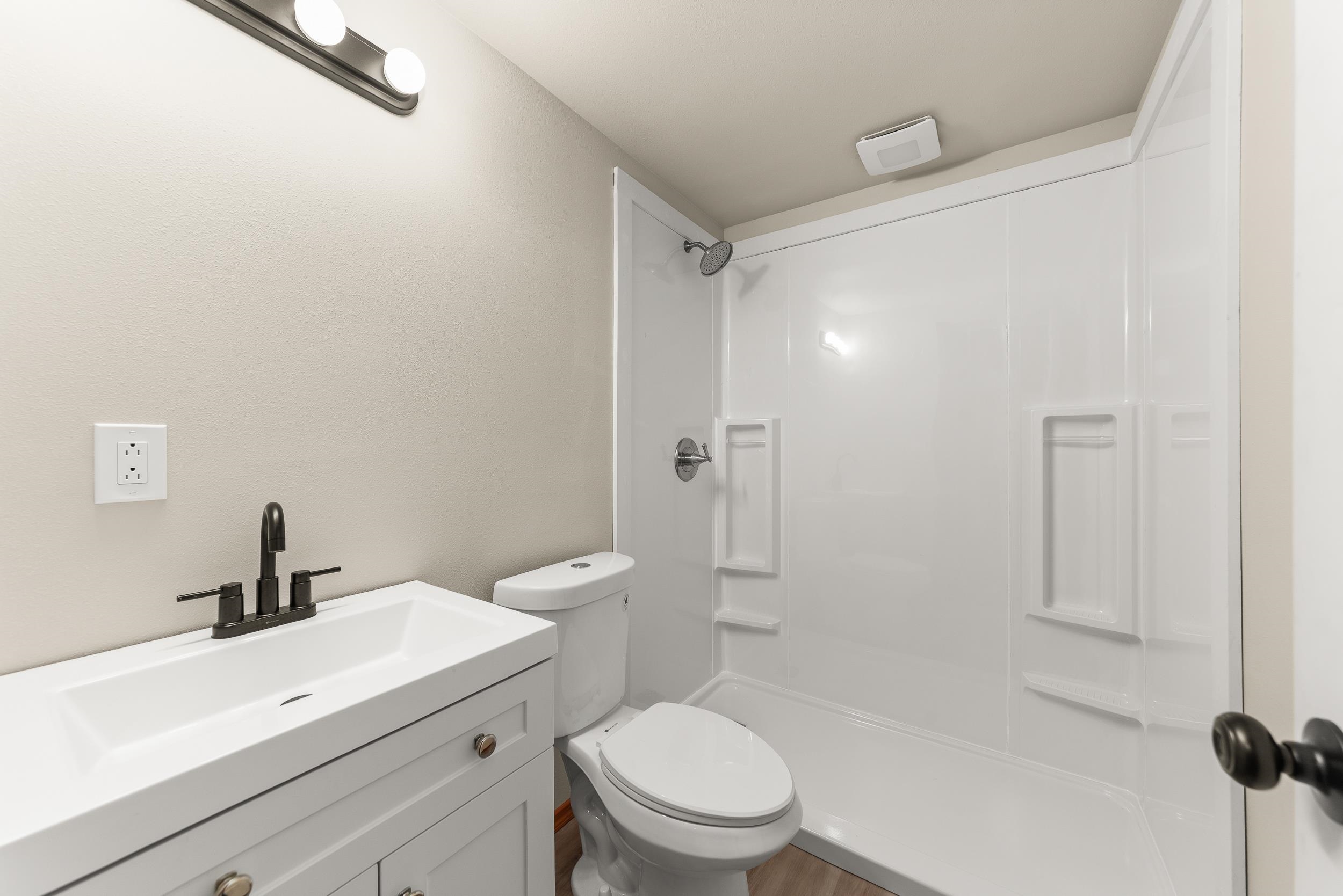 1613 E 2nd St - Photo 36