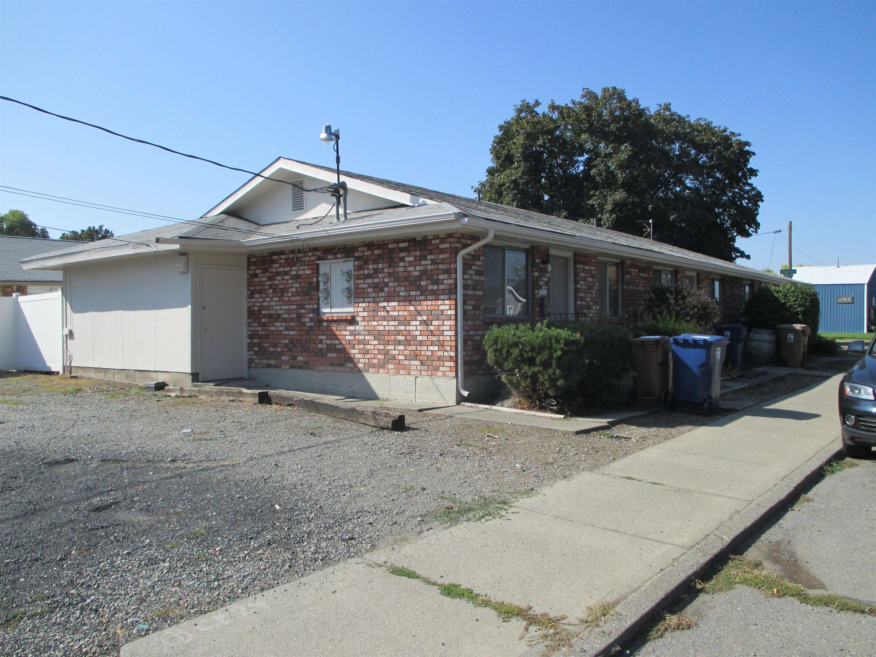 2004 E Rowan Ave - Photo 2
