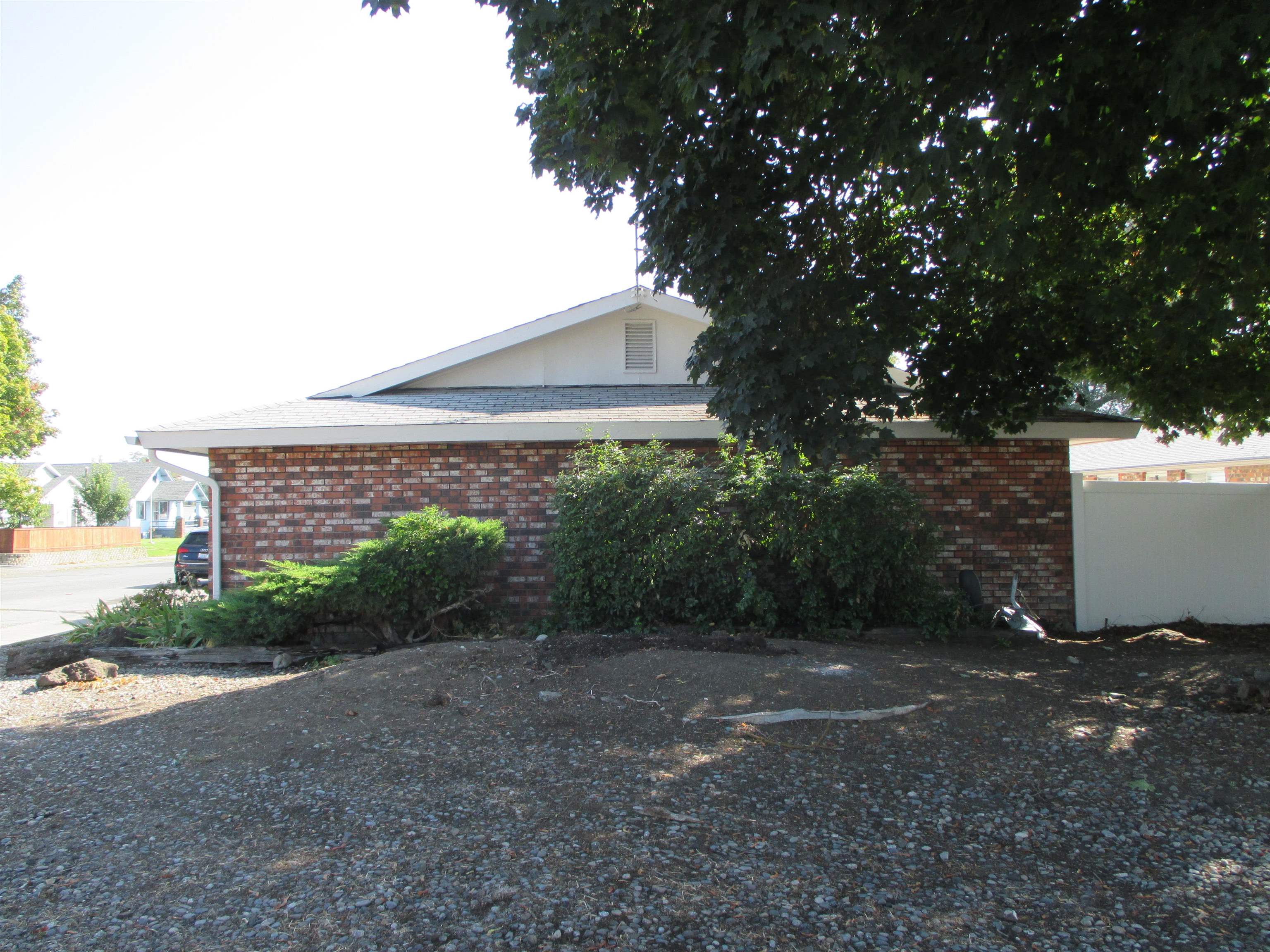 2004 E Rowan Ave - Photo 3