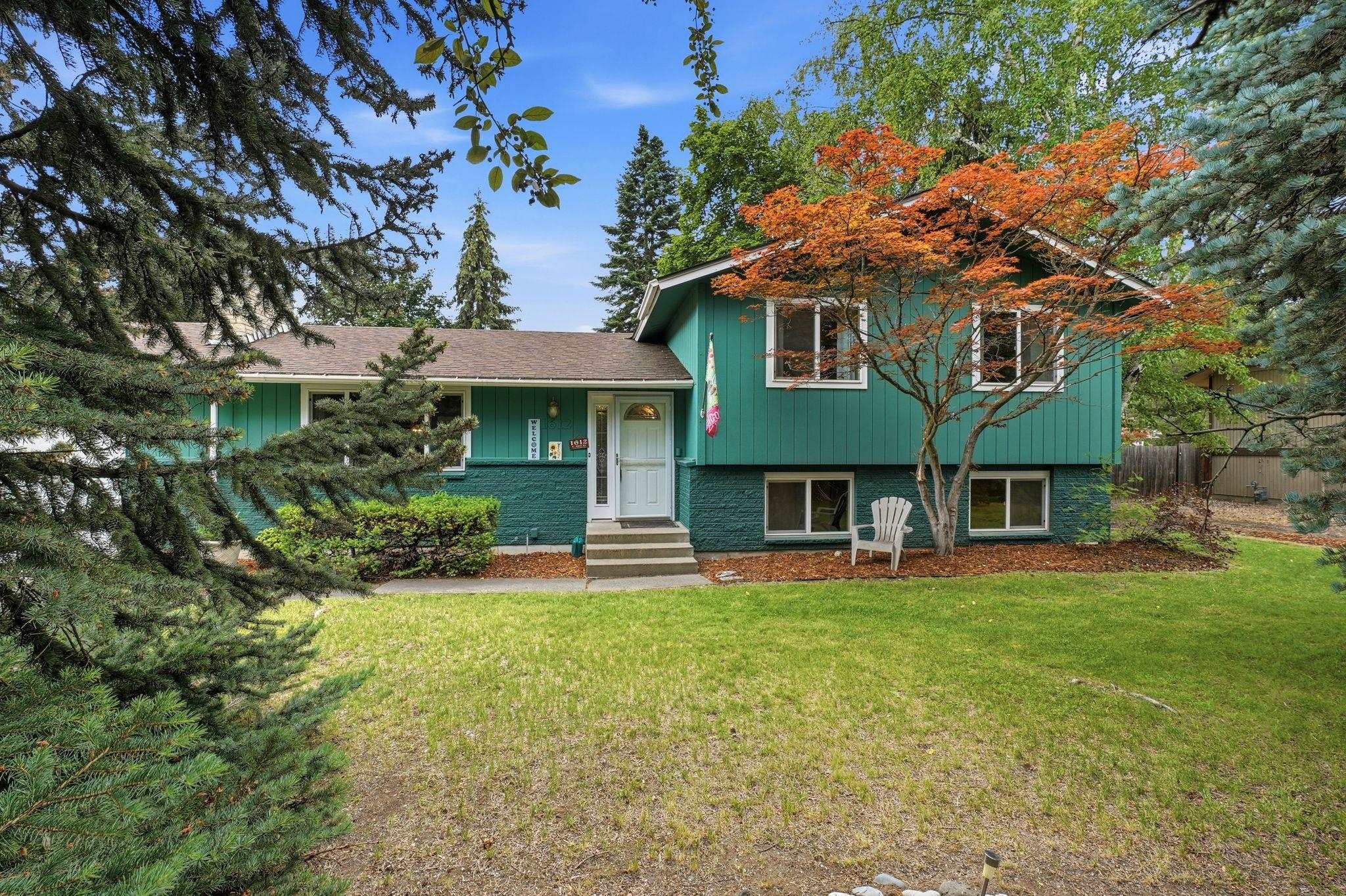 1612 E 49th Ave - Photo 1