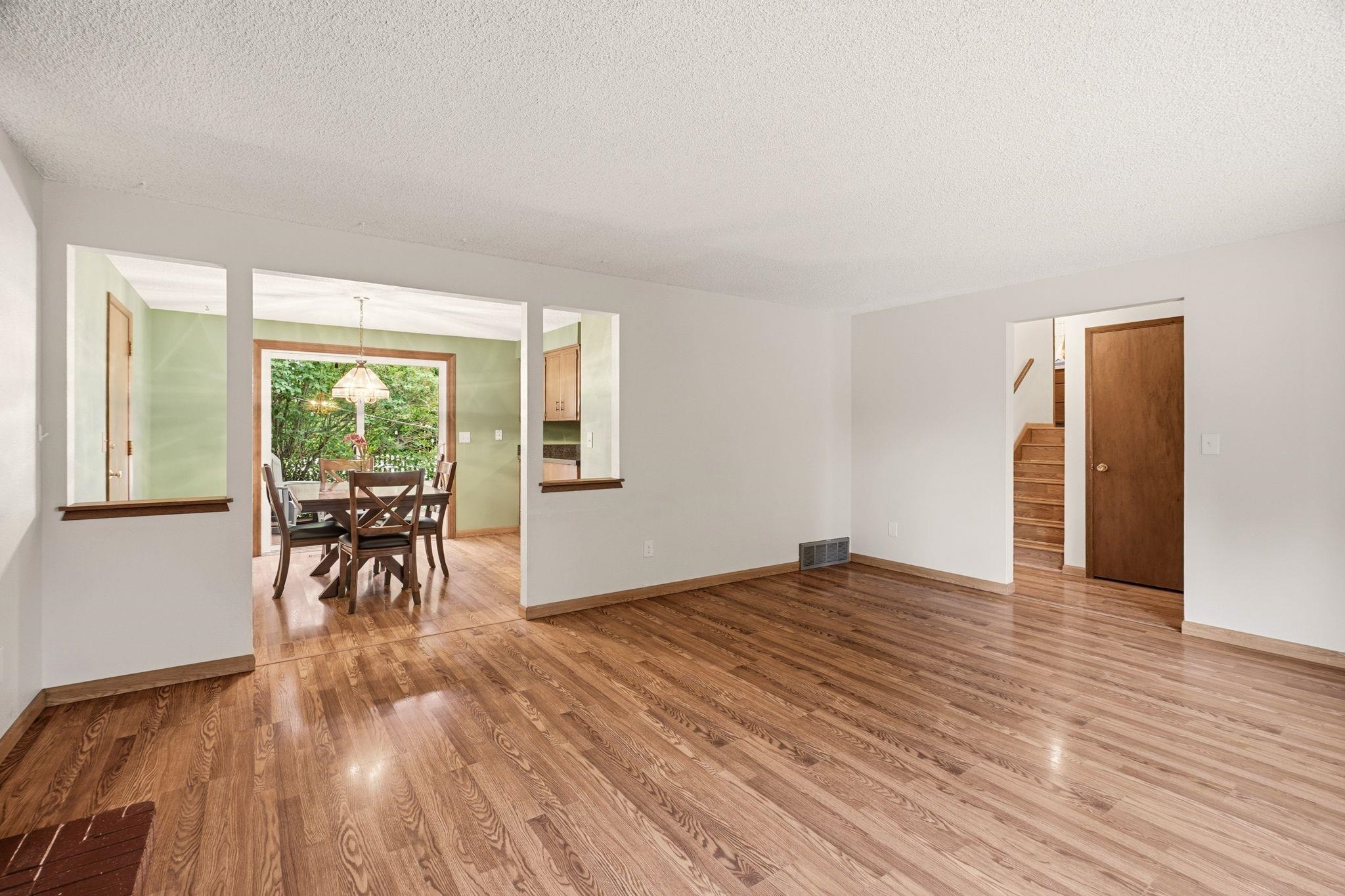 1612 E 49th Ave - Photo 6