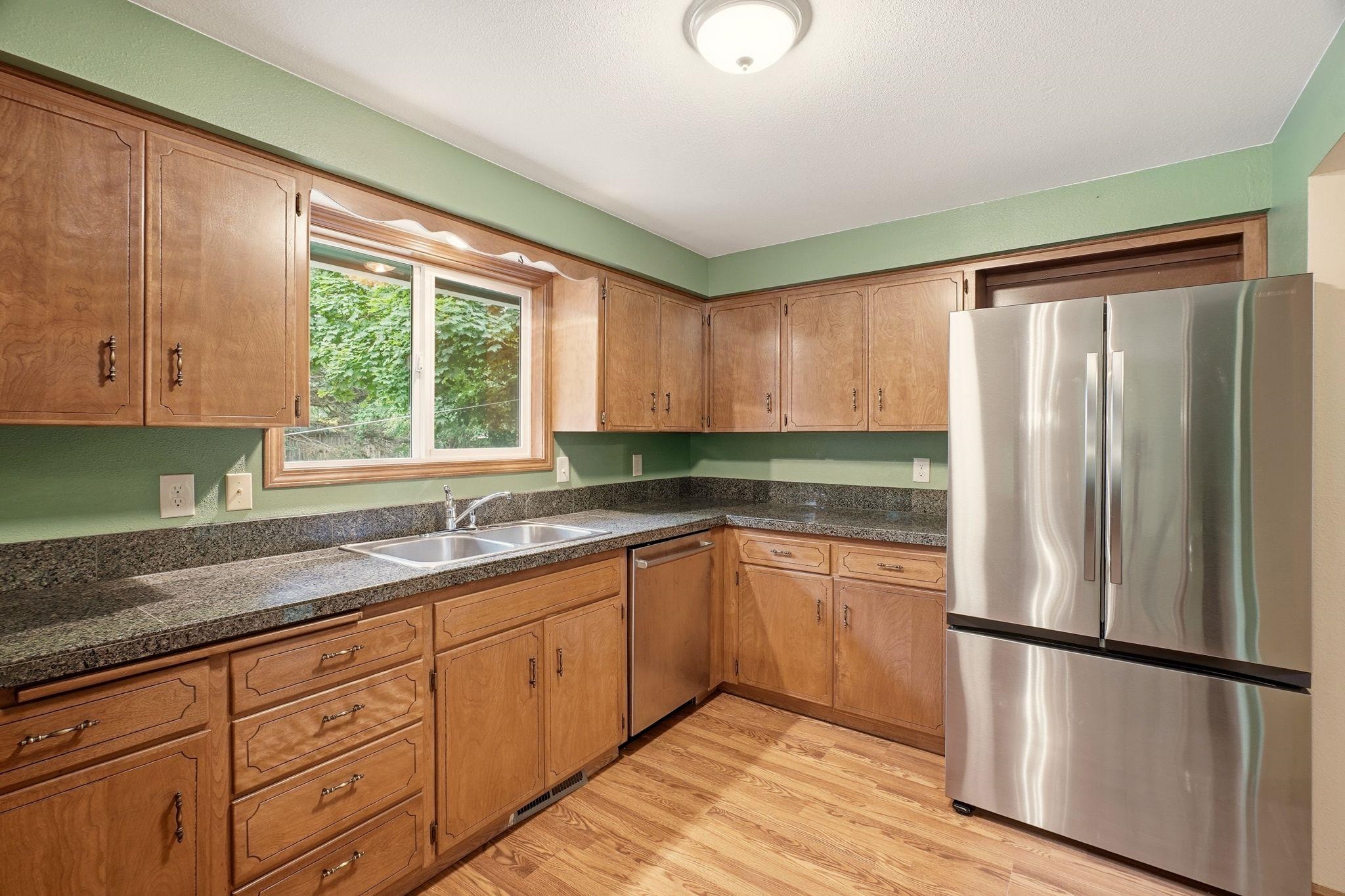 1612 E 49th Ave - Photo 4