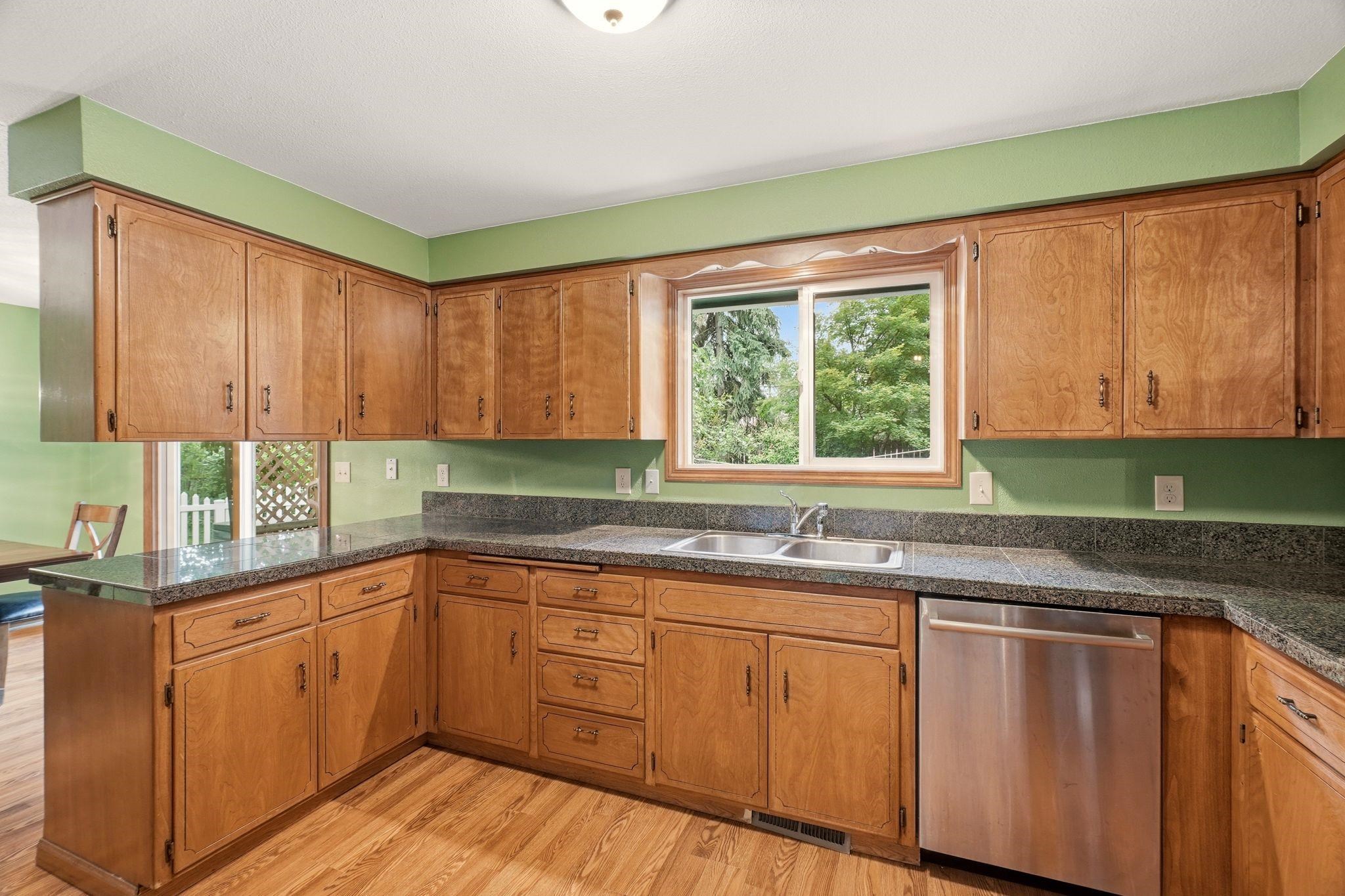 1612 E 49th Ave - Photo 10