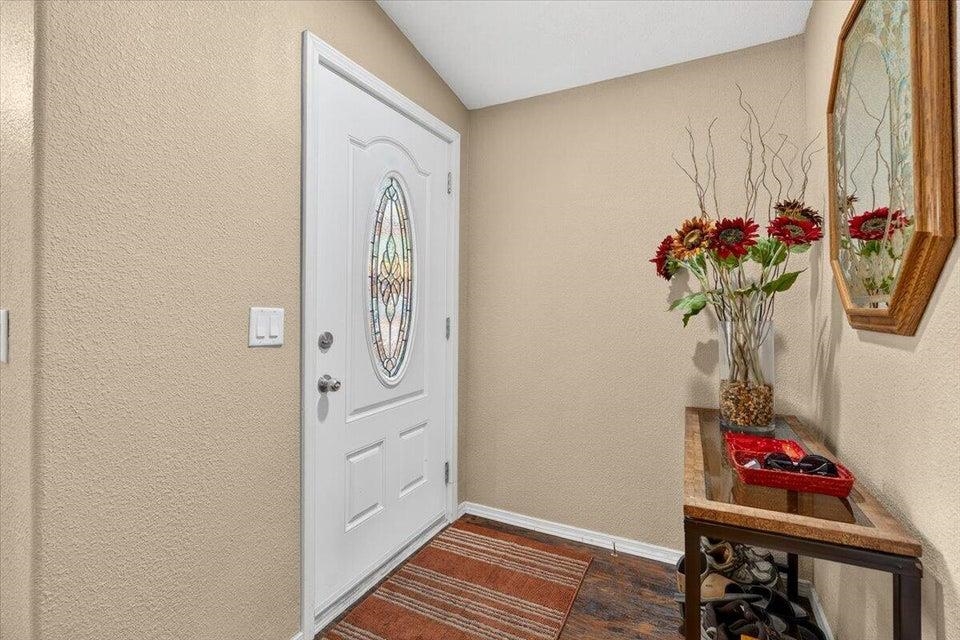 219 Eagle Dr - Photo 3