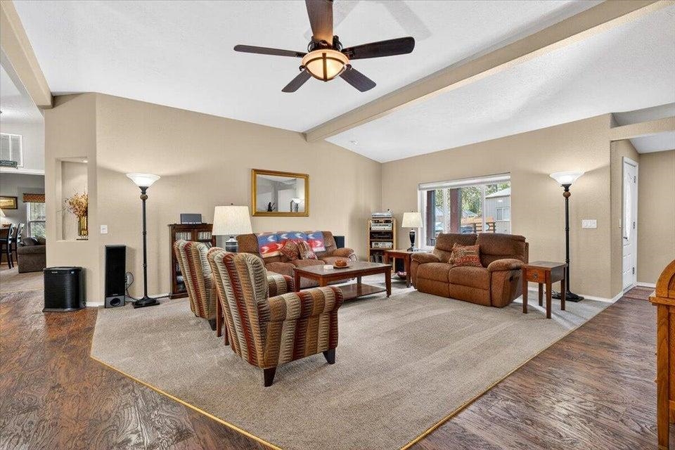 219 Eagle Dr - Photo 4