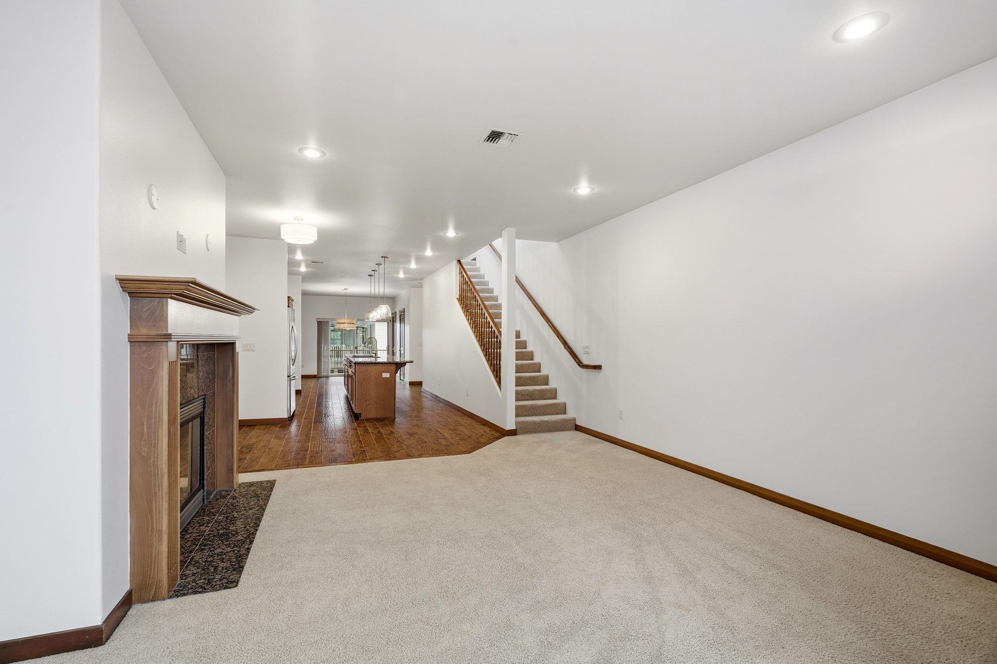 416 S Hemlock St - Photo 5