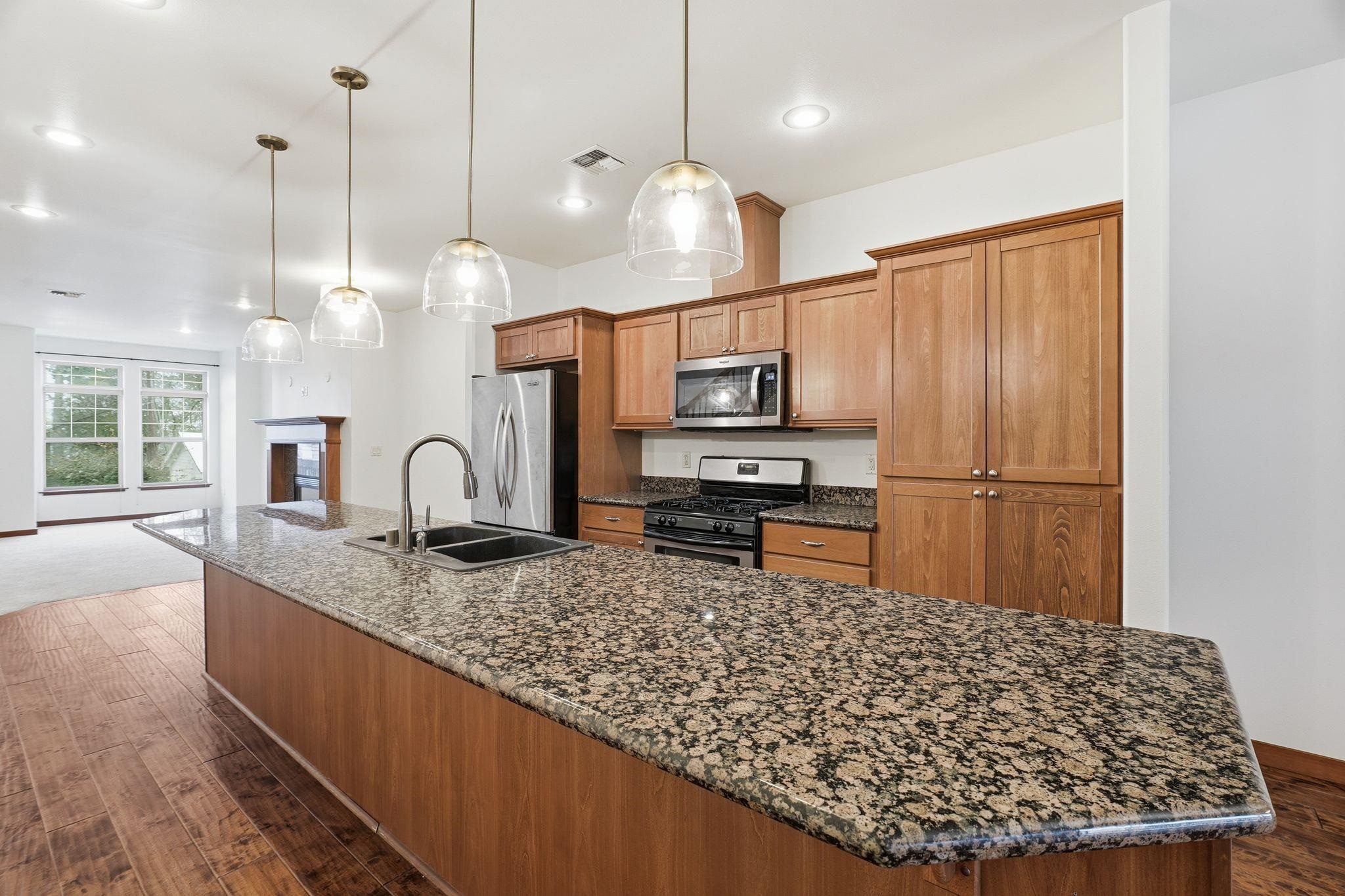 416 S Hemlock St - Photo 8