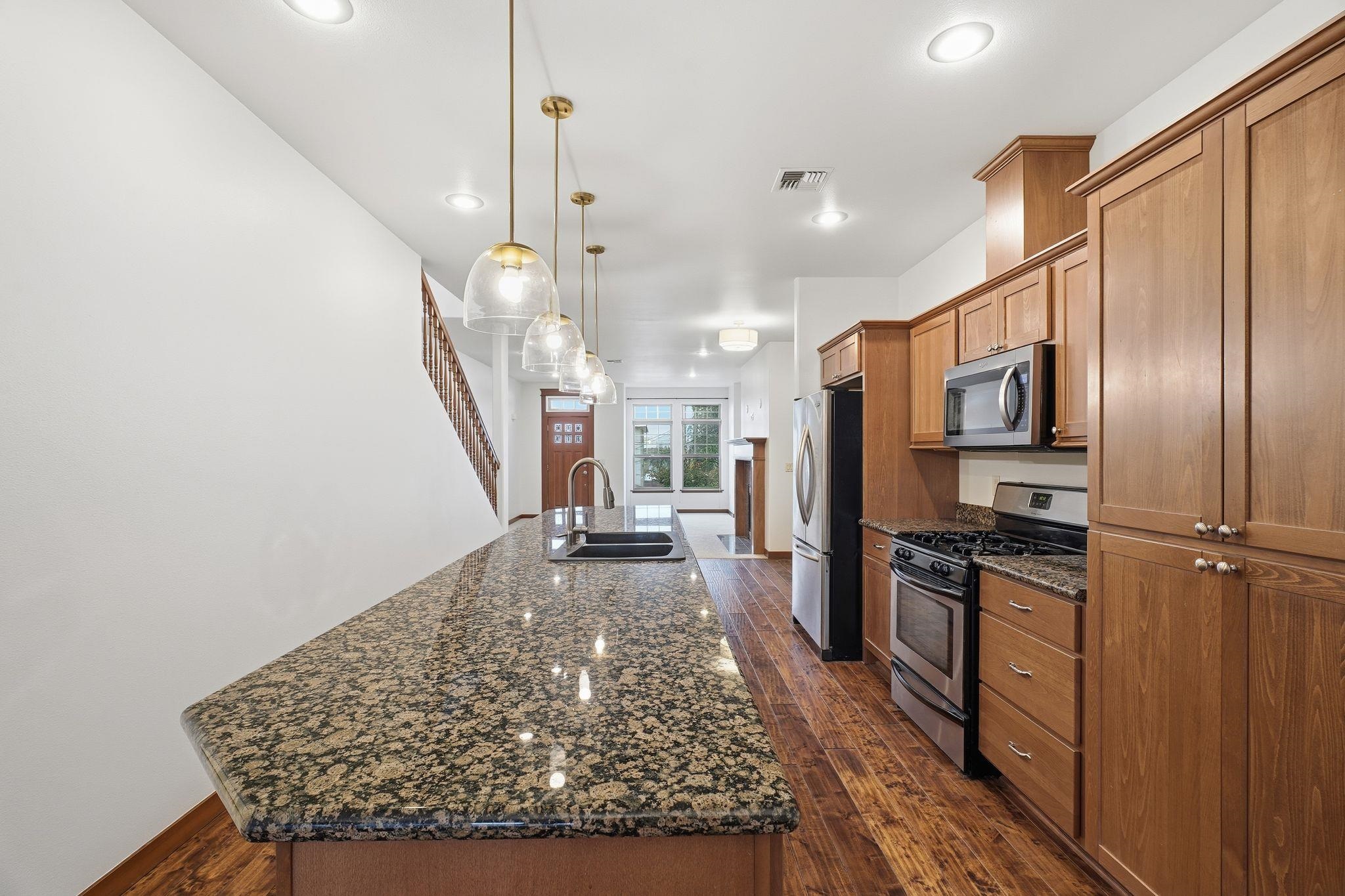 416 S Hemlock St - Photo 9