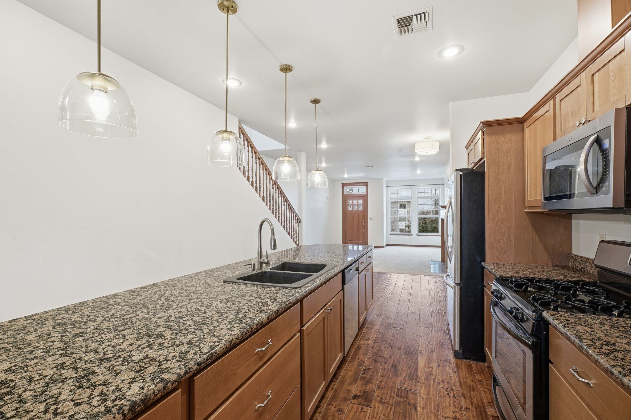 416 S Hemlock St - Photo 10