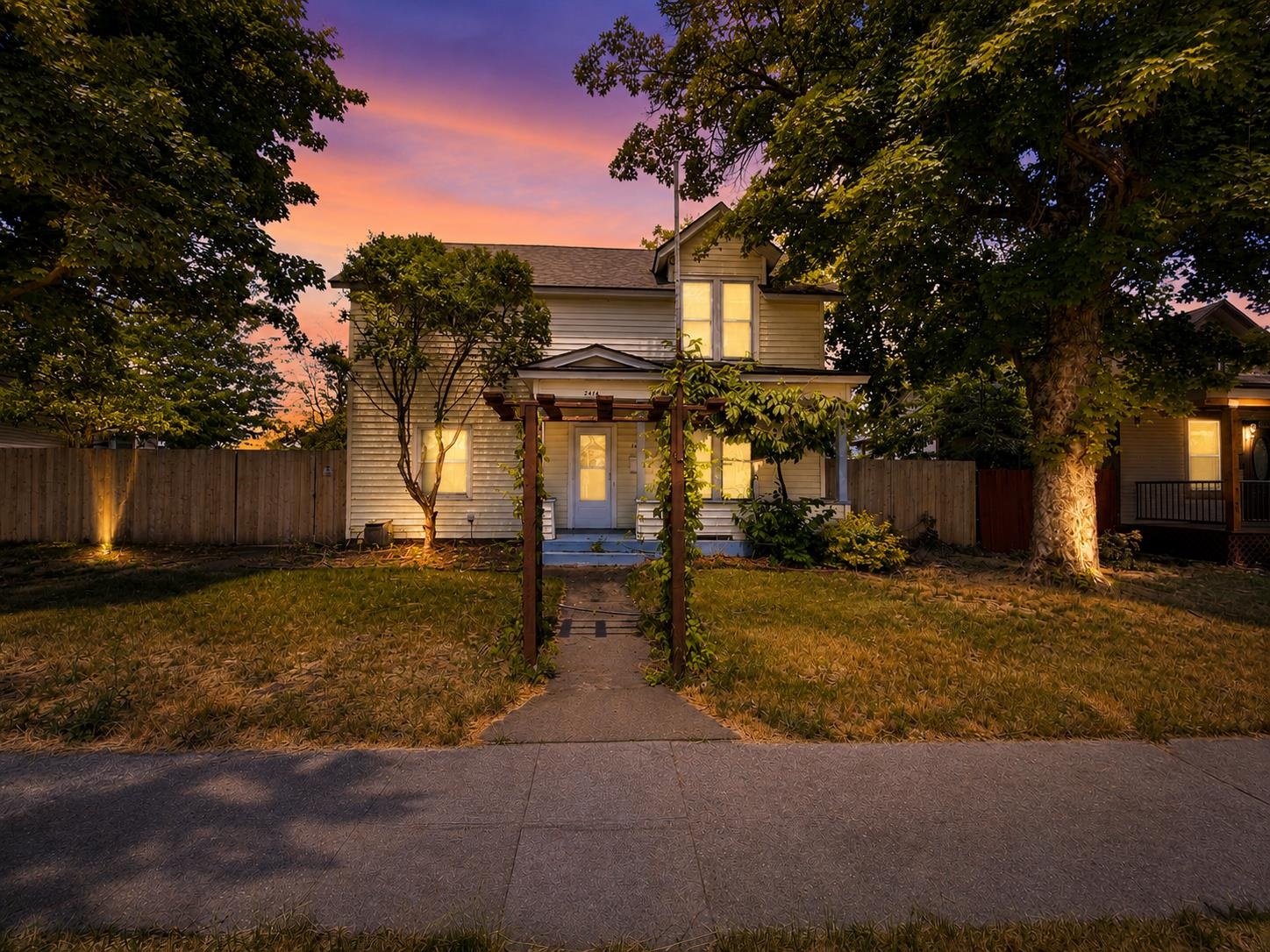 2414 N DAKOTA St - Photo 1