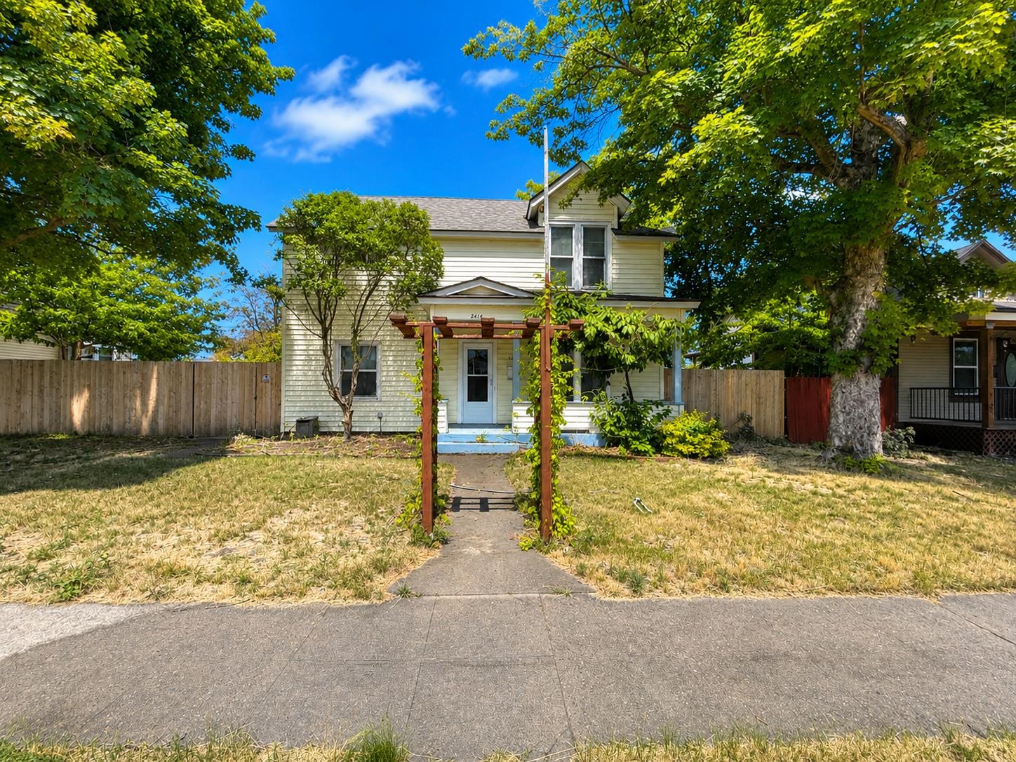 2414 N DAKOTA St - Photo 2