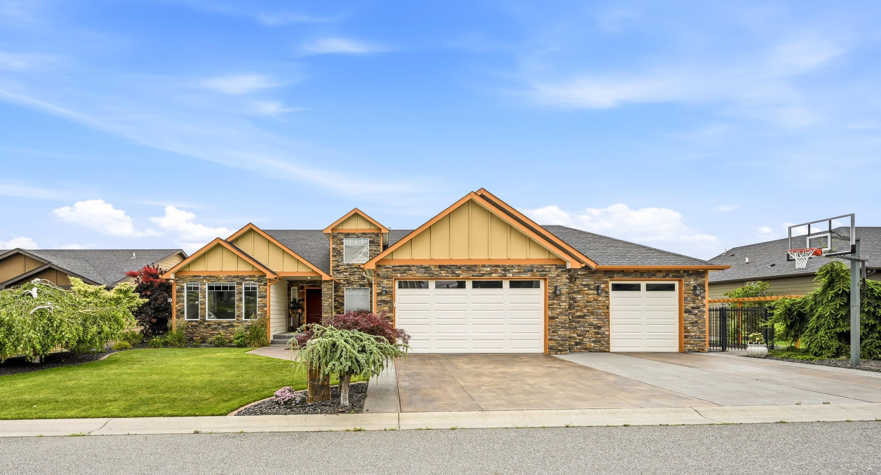 8604 E Black Oak Ln - Photo 1