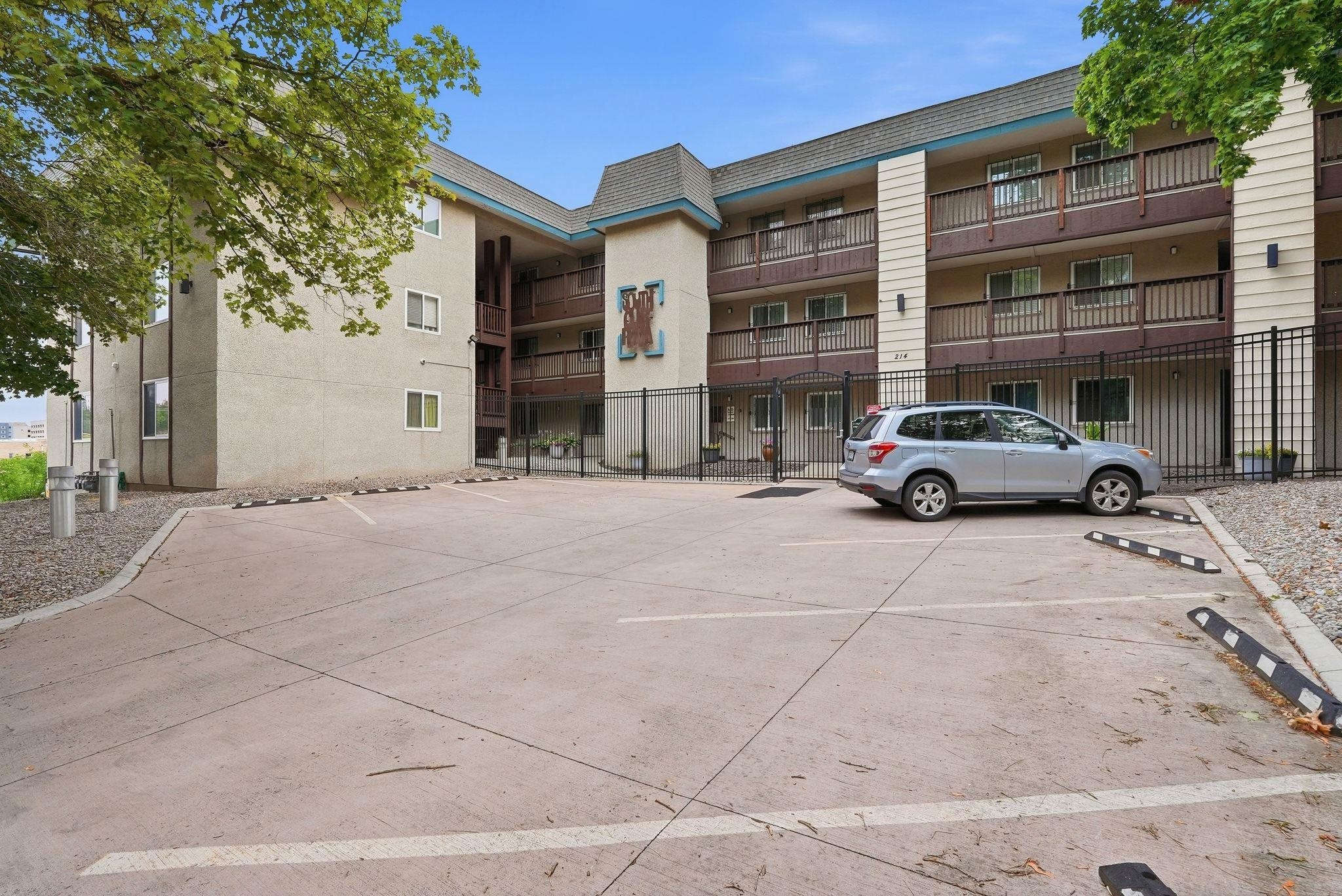 214 W 6th Ave - Photo 1